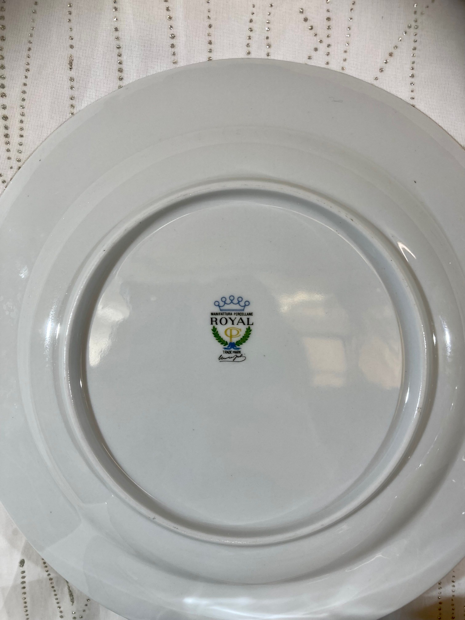 Voir photo 5 de Magnifique service en porcelaine Royal 27 pièces Magnifique service en porcelaine Royal 27 pièces reconditionné photo 5