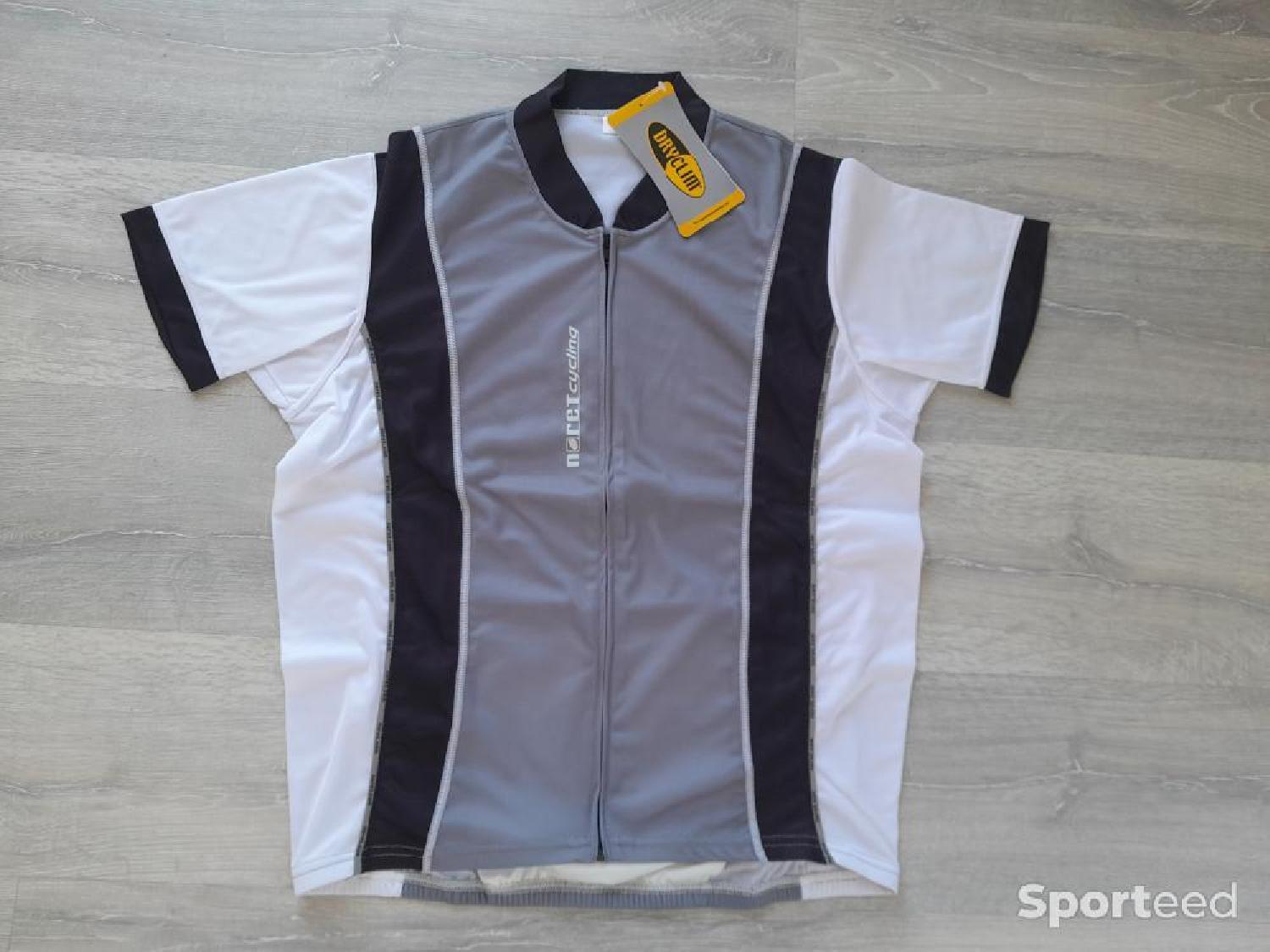Maillot cyclisme Comme neuf (c'est déjà la condition standard) Norelco (Philips Norelco est la marque de reconditionné disponible sur Sporteed