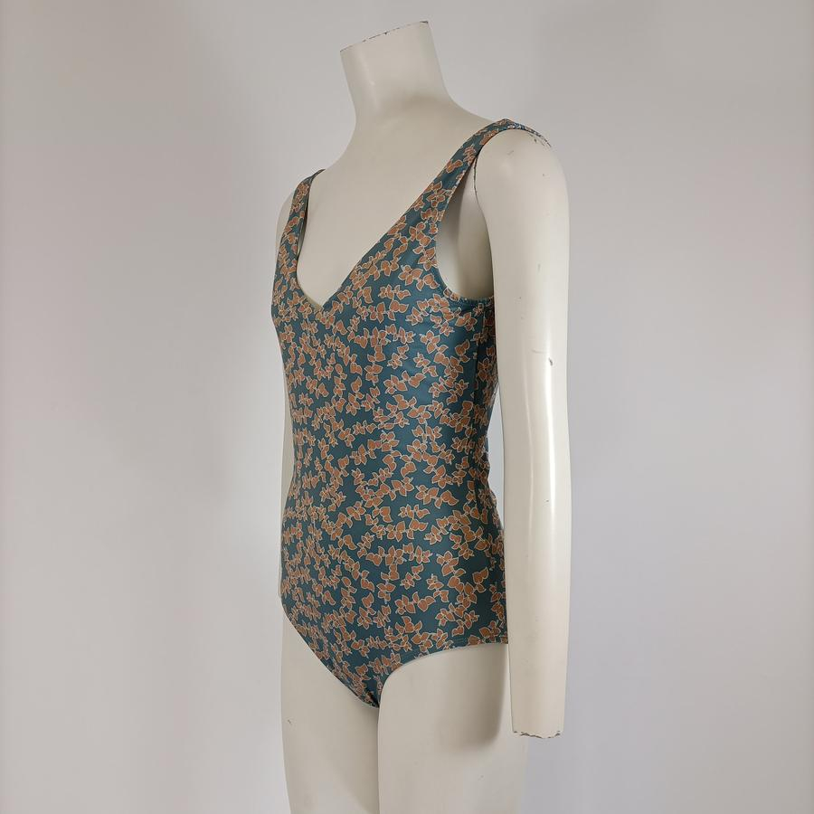 Voir photo 4 de Maillot de bain 1 pièce fleuri bleu femme taille M décolleté V dos échancré Maillot de bain 1 pièce fleuri bleu femme taille M décolleté V dos échancré Parfait état reconditionné photo 4