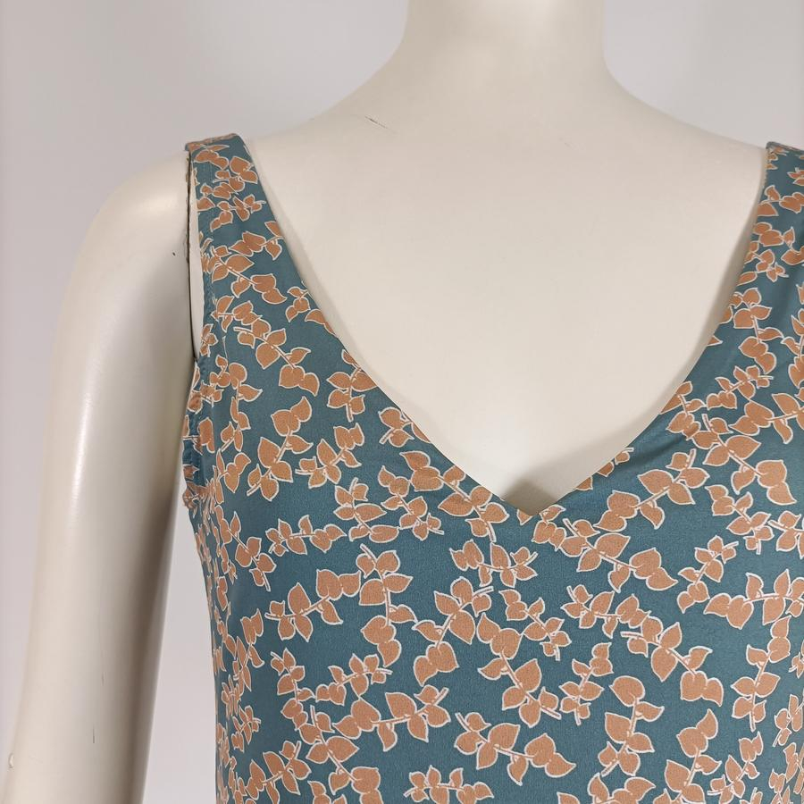 Voir photo 5 de Maillot de bain 1 pièce fleuri bleu femme taille M décolleté V dos échancré Maillot de bain 1 pièce fleuri bleu femme taille M décolleté V dos échancré Parfait état reconditionné photo 5
