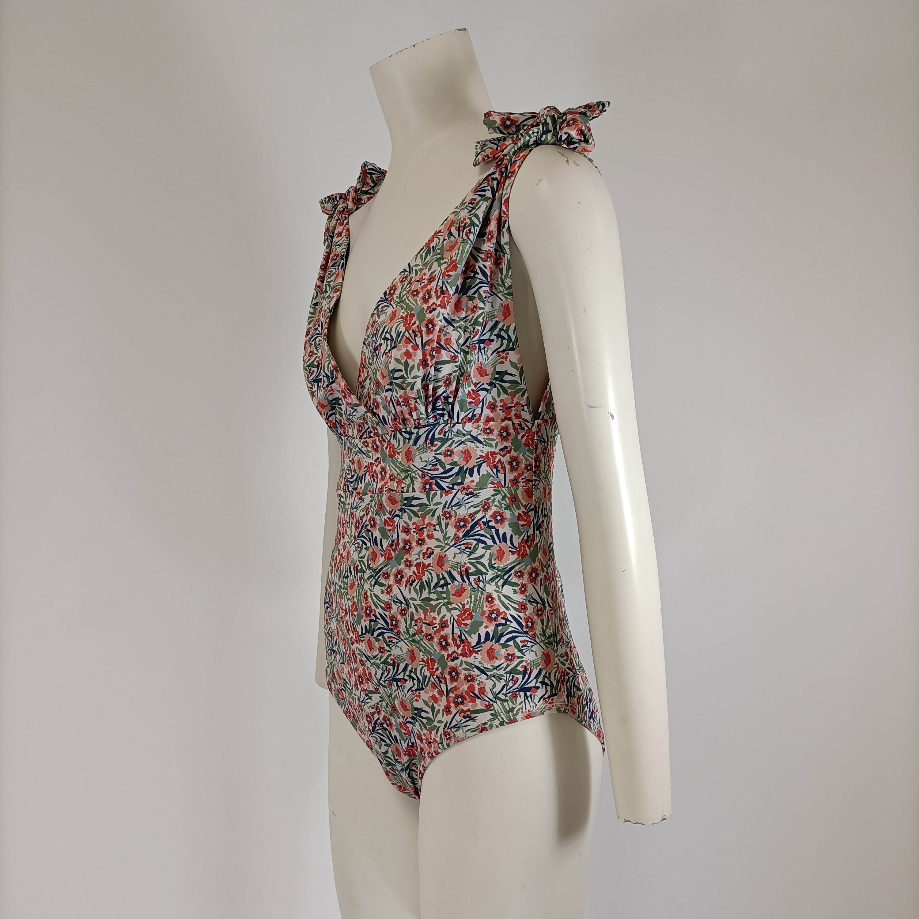 Voir photo 3 de Maillot de bain 1 pièce fleuri femme taille XS dos échancré bretelles à nouer Maillot de bain 1 pièce fleuri femme taille XS dos échancré bretelles à nouer Parfait état reconditionné photo 3