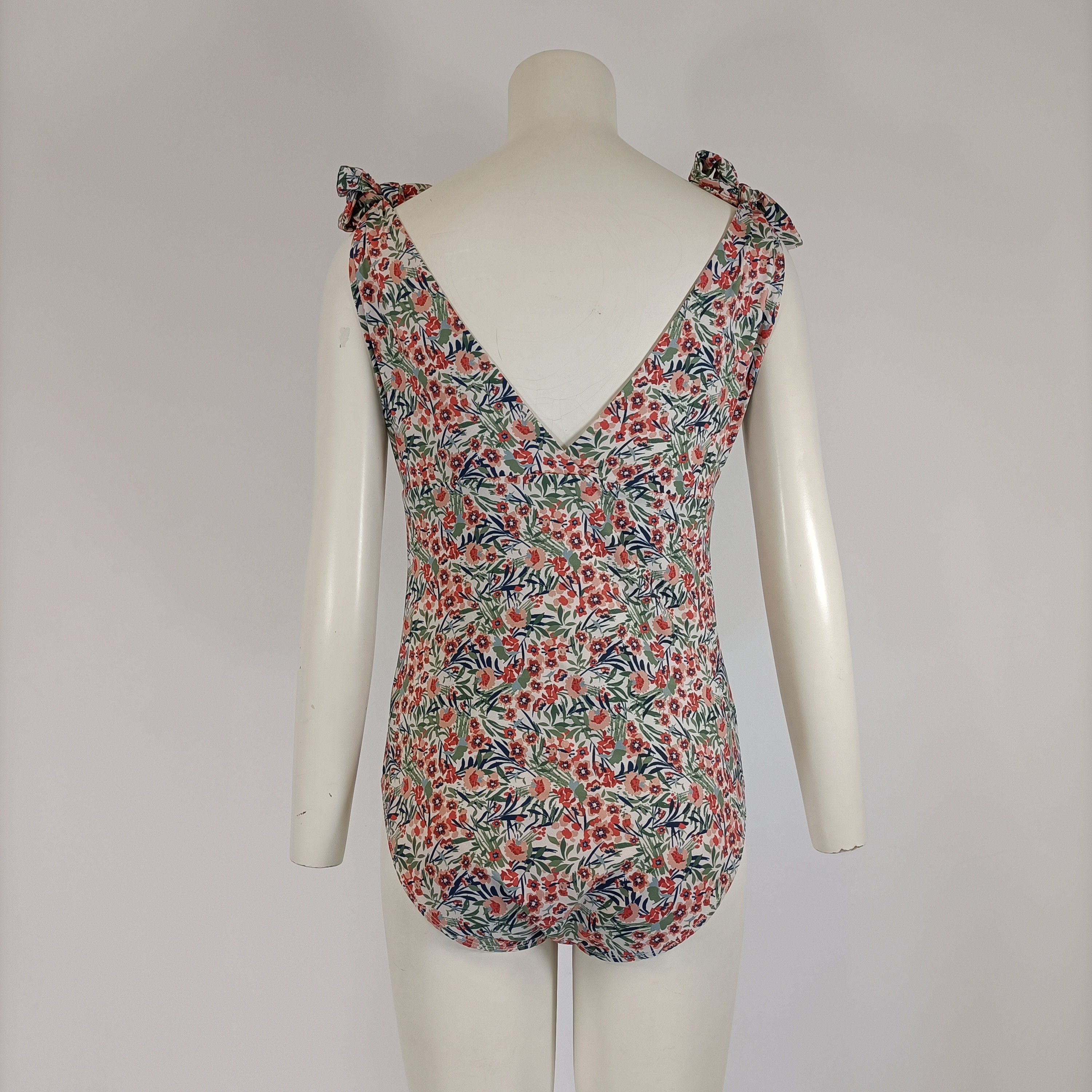 Voir photo 4 de Maillot de bain 1 pièce fleuri femme taille XS dos échancré bretelles à nouer Maillot de bain 1 pièce fleuri femme taille XS dos échancré bretelles à nouer Parfait état reconditionné photo 4