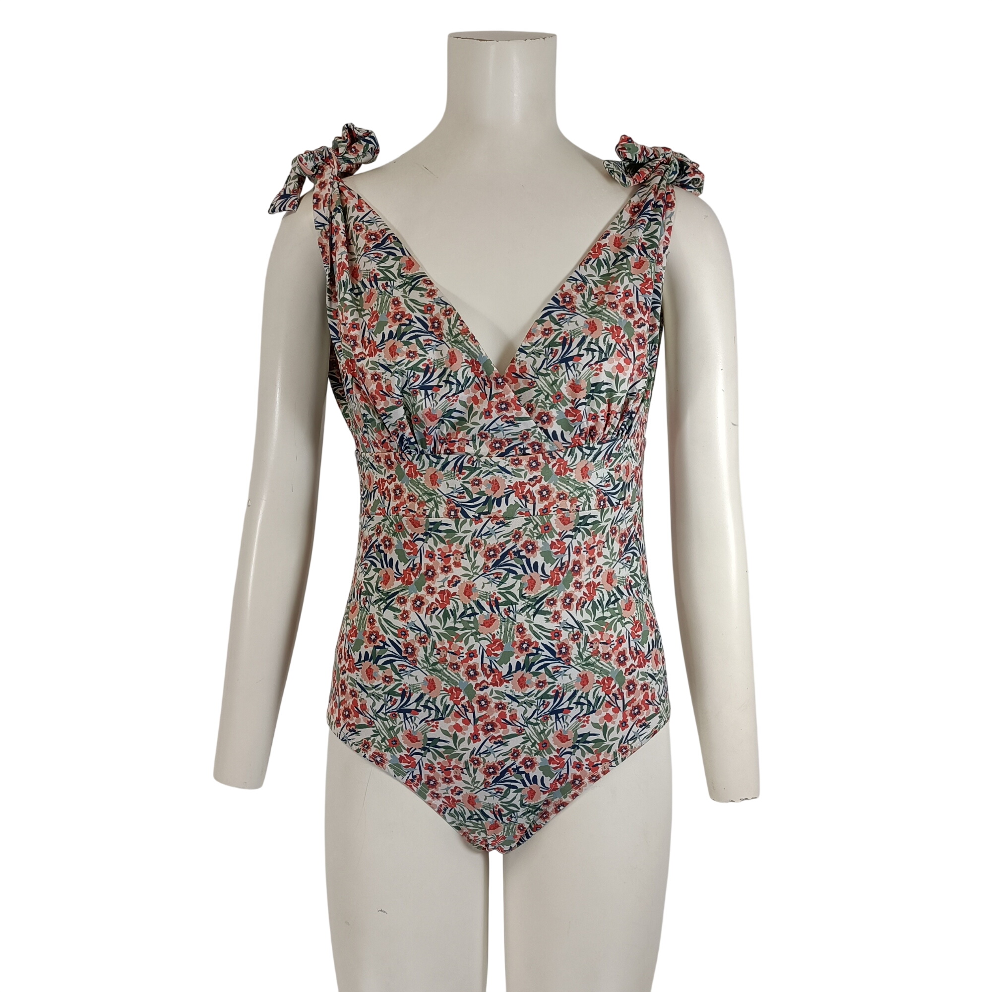 Acheter Maillot de bain 1 pièce fleuri femme taille XS dos échancré bretelles à nouer Parfait état - 14,00 € Maillot de bain 1 pièce fleuri femme taille XS dos échancré bretelles à nouer Parfait état reconditionné disponible sur Label Emmaüs