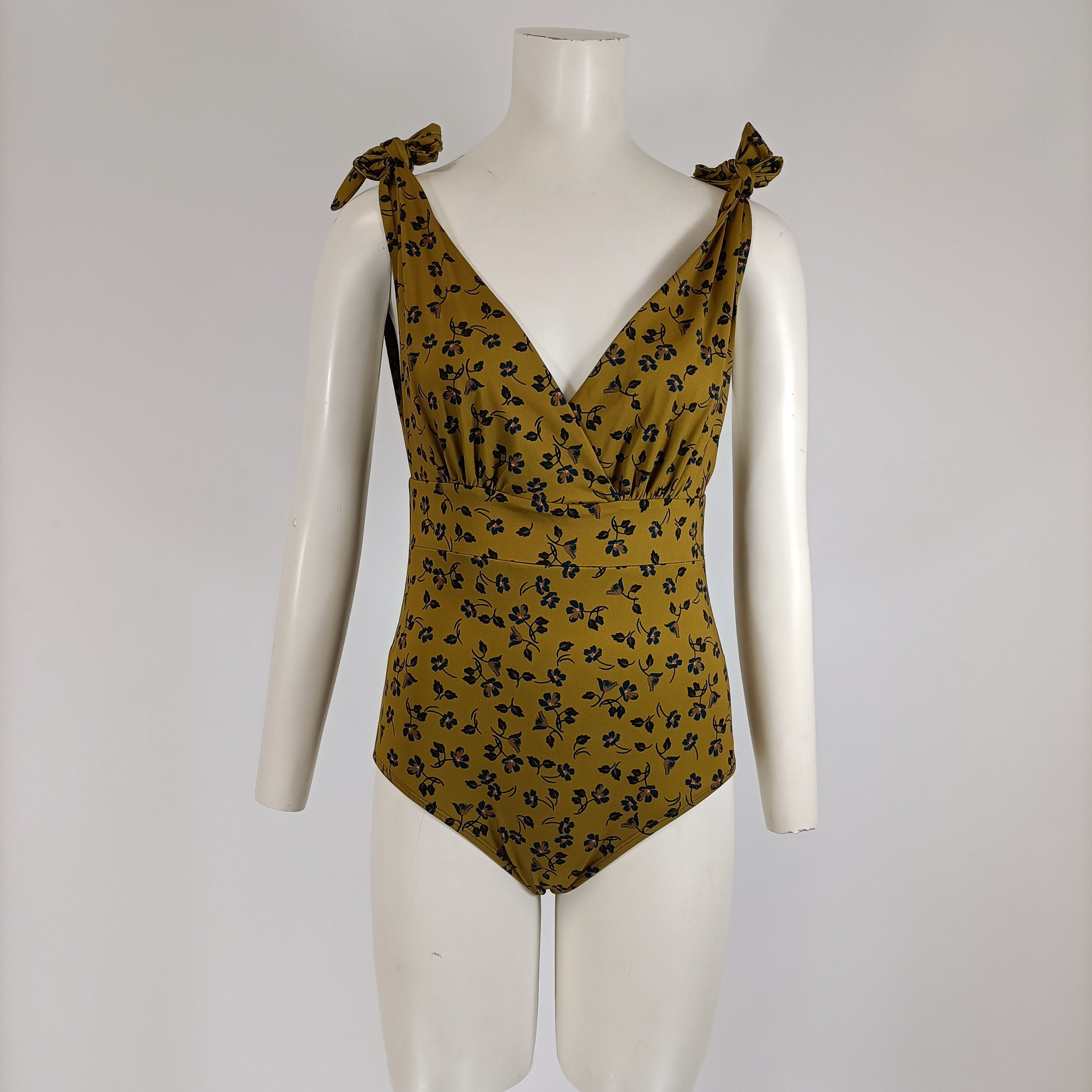 Voir photo 2 de Maillot de bain 1 pièce fleuri kaki femme taille XS décolleté V dos échancré Maillot de bain 1 pièce fleuri kaki femme taille XS décolleté V dos échancré Parfait état reconditionné photo 2