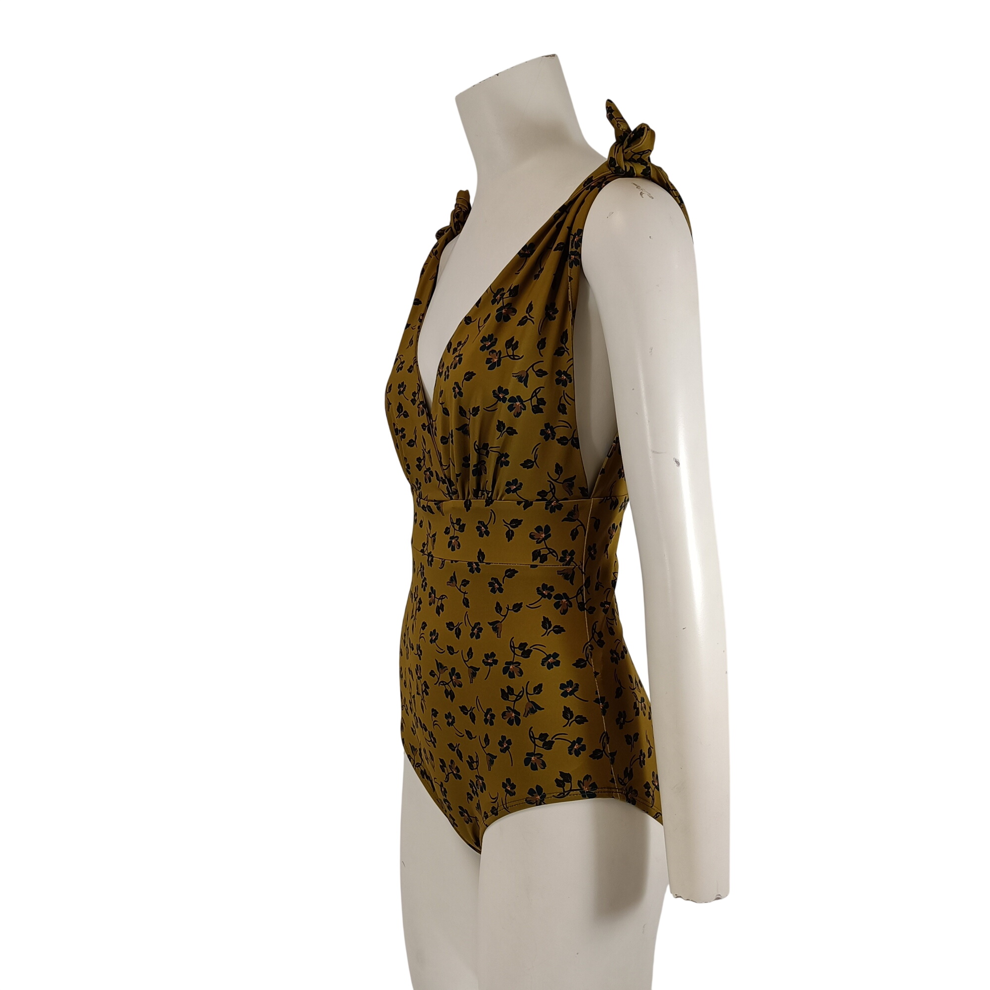 Acheter Maillot de bain 1 pièce fleuri kaki femme taille XS décolleté V dos échancré Parfait état - 14,00 € Maillot de bain 1 pièce fleuri kaki femme taille XS décolleté V dos échancré Parfait état reconditionné disponible sur Label Emmaüs