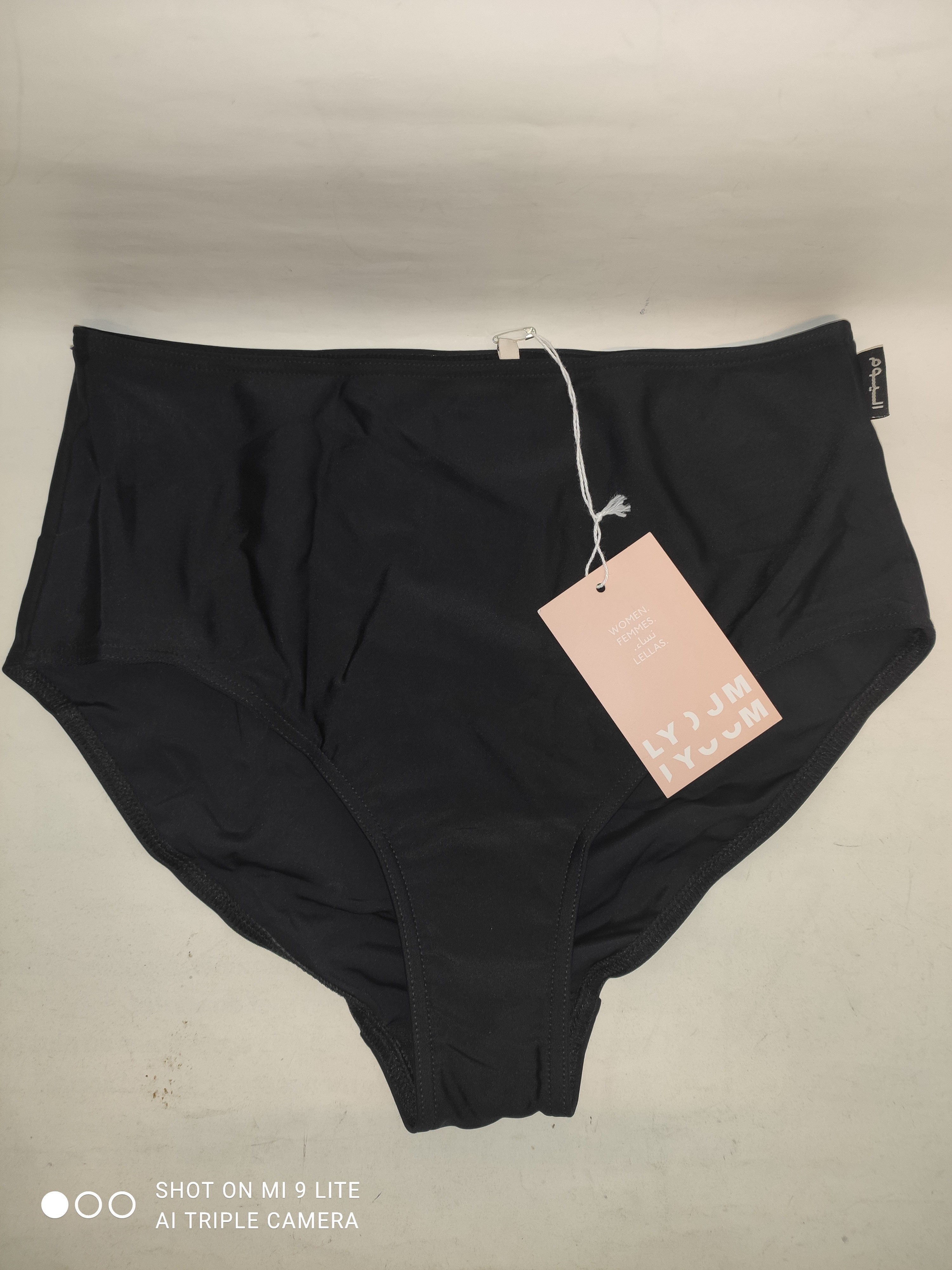 Voir photo 3 de MAILLOT DE BAIN 2 PIÈCES M LYOUM MOTIF POIS ROSE & NOIR MAILLOT DE BAIN 2 PIÈCES M LYOUM MOTIF POIS ROSE & NOIR Parfait état reconditionné photo 3