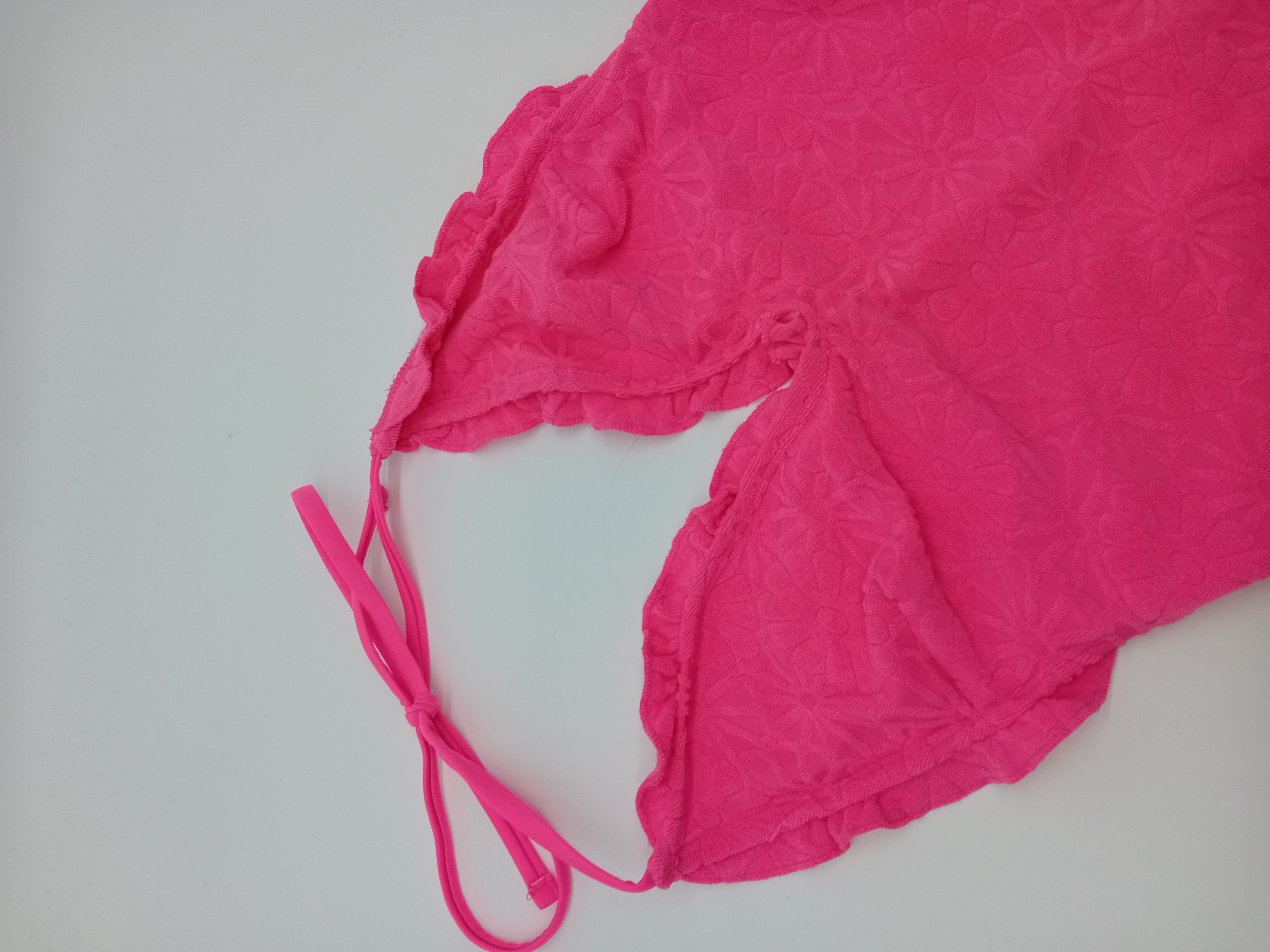 Voir photo 3 de Maillot De Bain Une Pièce Rose Texturé Volants L (T5129) Maillot De Bain Une Pièce Rose Texturé Volants L (T5129) Très bon état reconditionné photo 3
