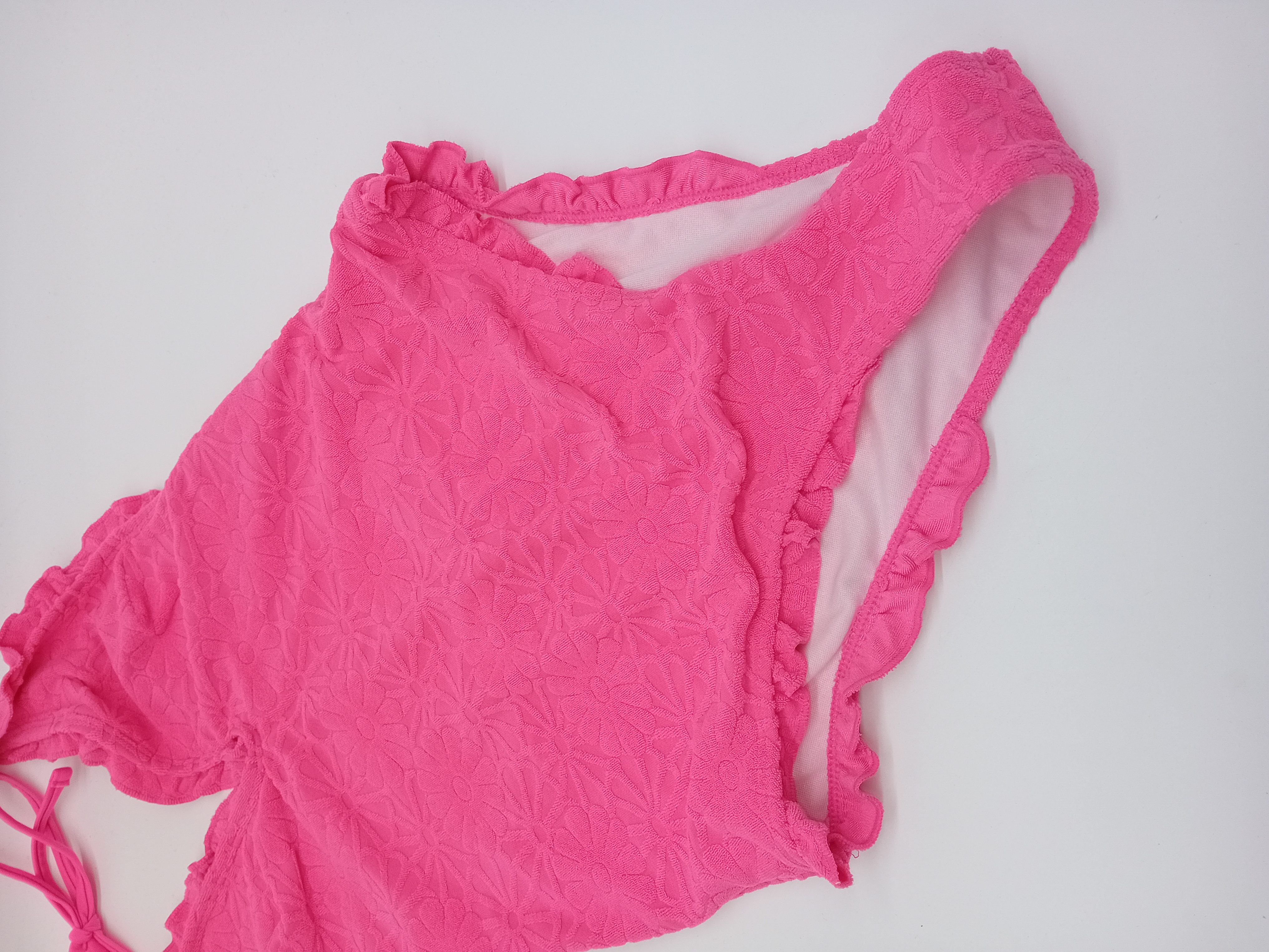 Voir photo 4 de Maillot De Bain Une Pièce Rose Texturé Volants L (T5129) Maillot De Bain Une Pièce Rose Texturé Volants L (T5129) Très bon état reconditionné photo 4