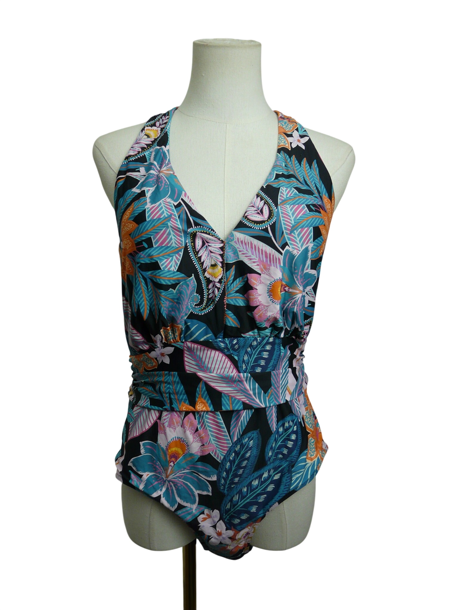 Acheter Maillot de bain une pièce - Rougegorge - Taille 44 Très bon état - 10,00 € Maillot de bain une pièce - Rougegorge - Taille 44 Très bon état reconditionné disponible sur Label Emmaüs