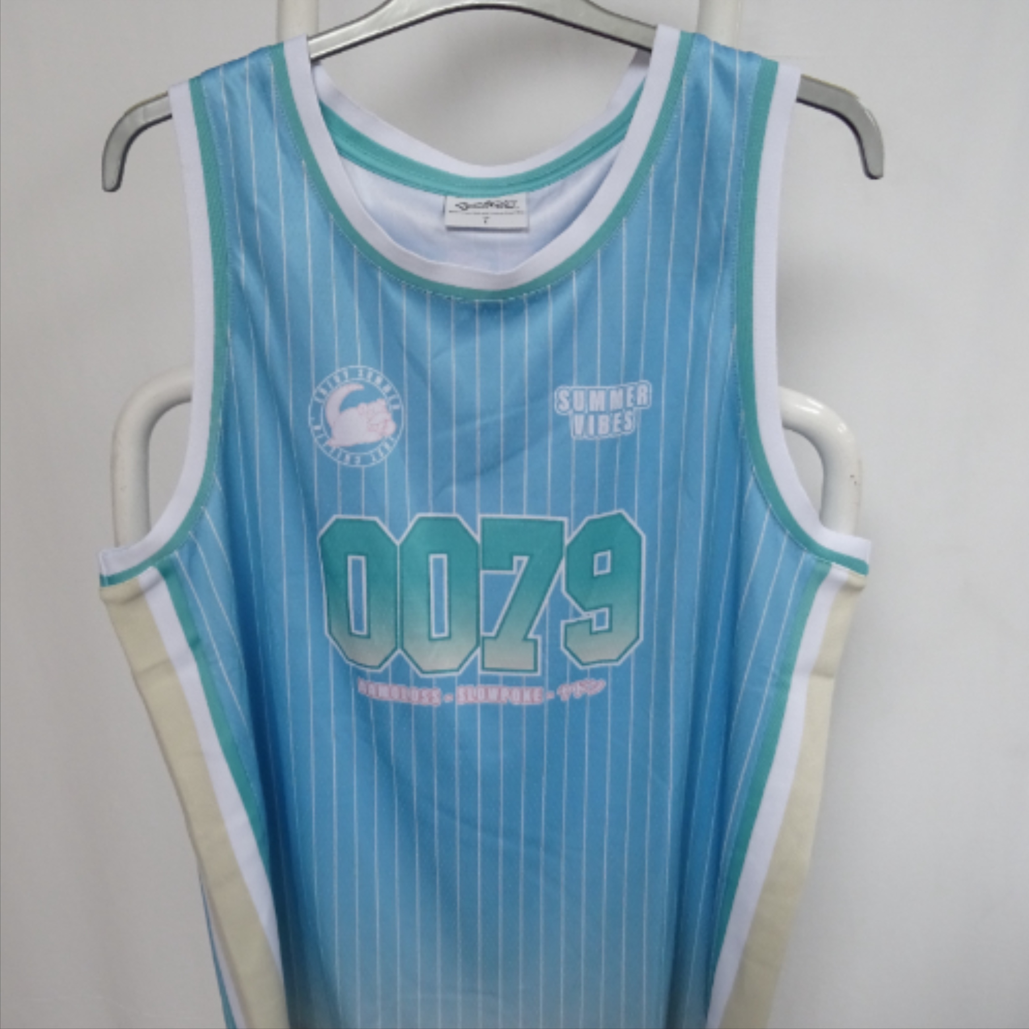 Voir photo 2 de Maillot de basket Pokémon Ramoloss taille s Maillot de basket Pokémon Ramoloss taille s Parfait état reconditionné photo 2
