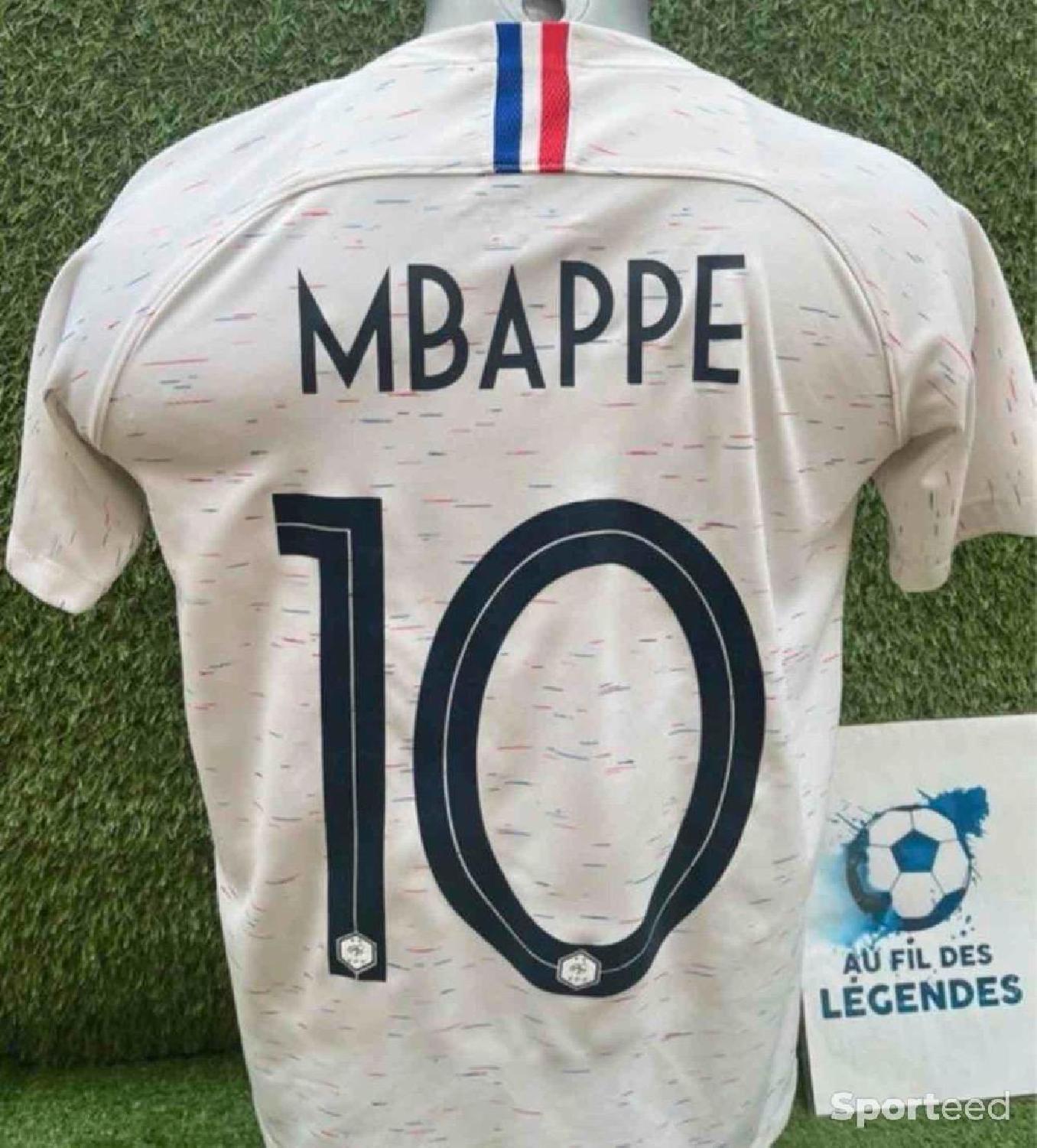 Maillot Mbappe équipe de France Très bon état Nike reconditionné disponible sur Sporteed | Dero