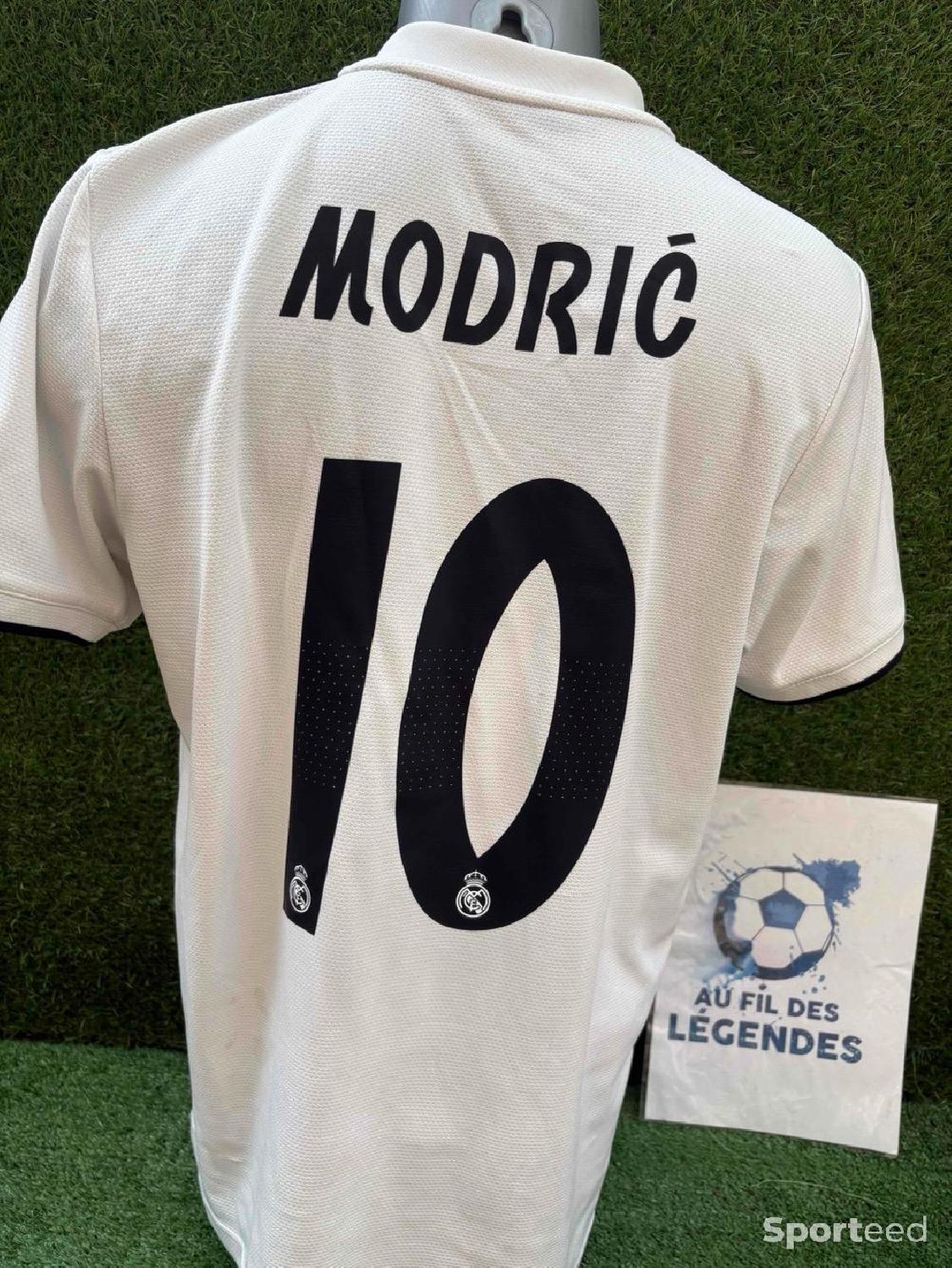Maillot modric real Madrid Très bon état Adidas reconditionné disponible sur Sporteed