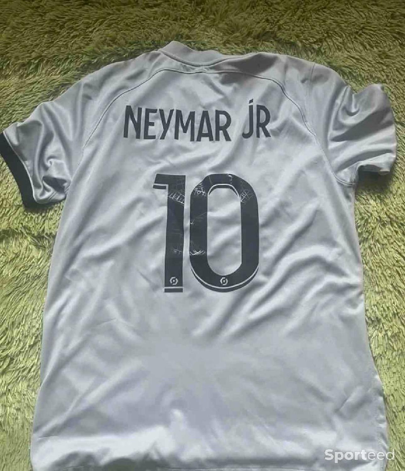 Maillot Neymar PSG Nike Très bon état reconditionné disponible sur Sporteed