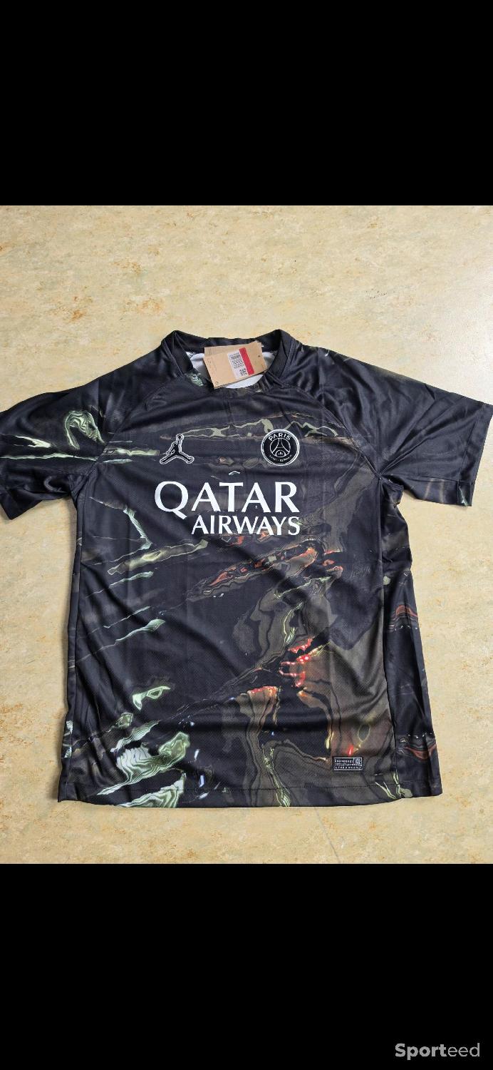 Maillot Psg noir exterieur 2025/26 Taille L Comme neuf (c'est déjà la condition standard) - 25,00 € Maillot Psg noir exterieur 2025/26 Taille L Comme neuf (c'est déjà la condition standard) Paris Saint-Germain reconditionné disponible sur Sporteed | Dero