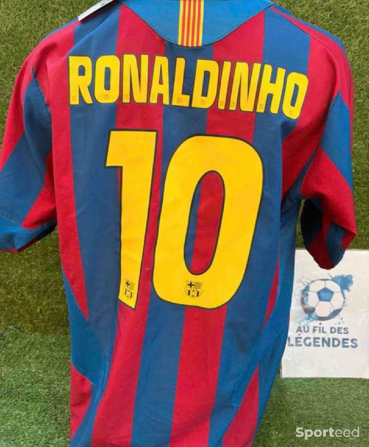 Maillot Ronaldinho Barcelone Très bon état Nike reconditionné disponible sur Sporteed