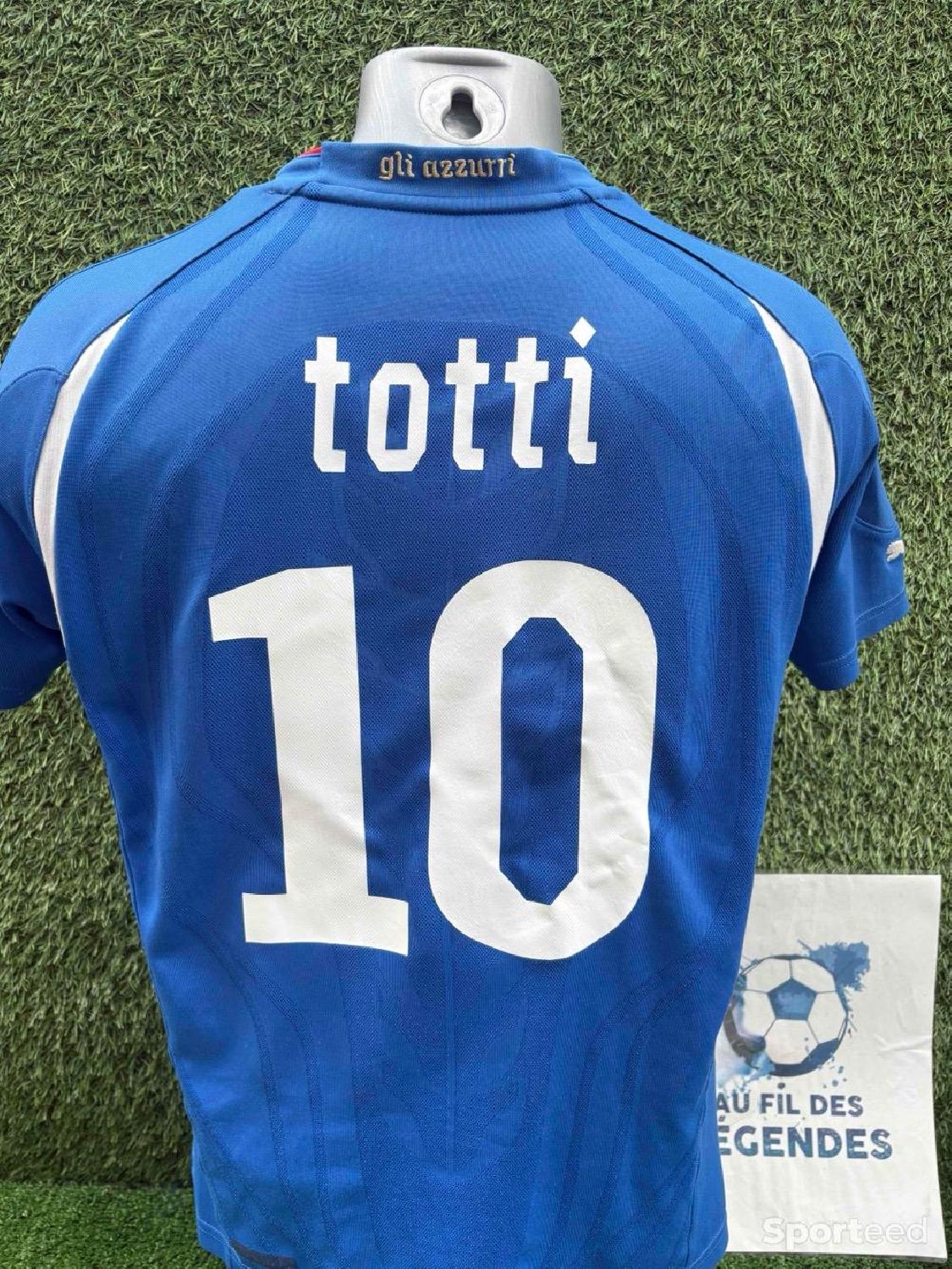 Maillot Totti Italie Très bon état Puma reconditionné disponible sur Sporteed | Dero