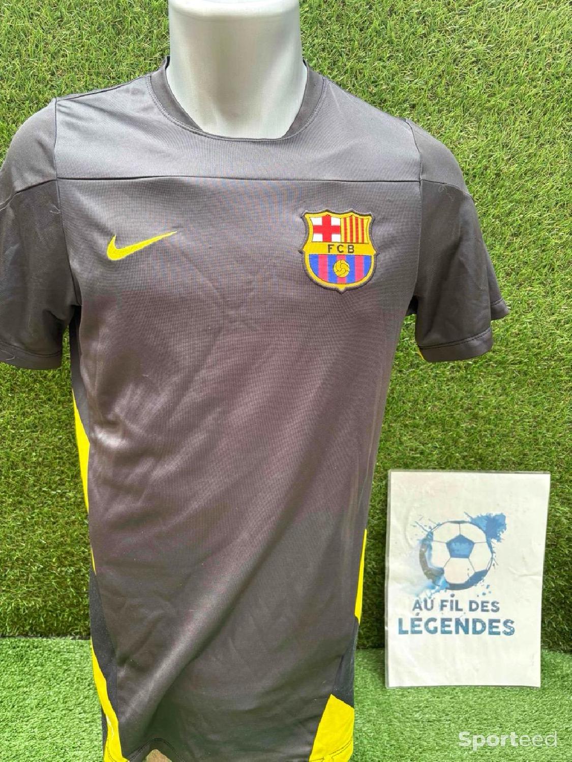 Maillot training Barcelone  Très bon état Nike reconditionné disponible sur Sporteed