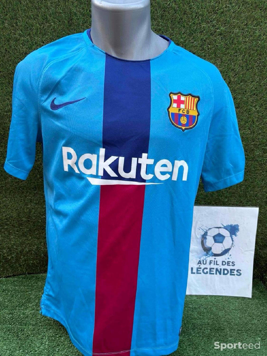 Maillot training Barcelone  Très bon état Nike reconditionné disponible sur Sporteed