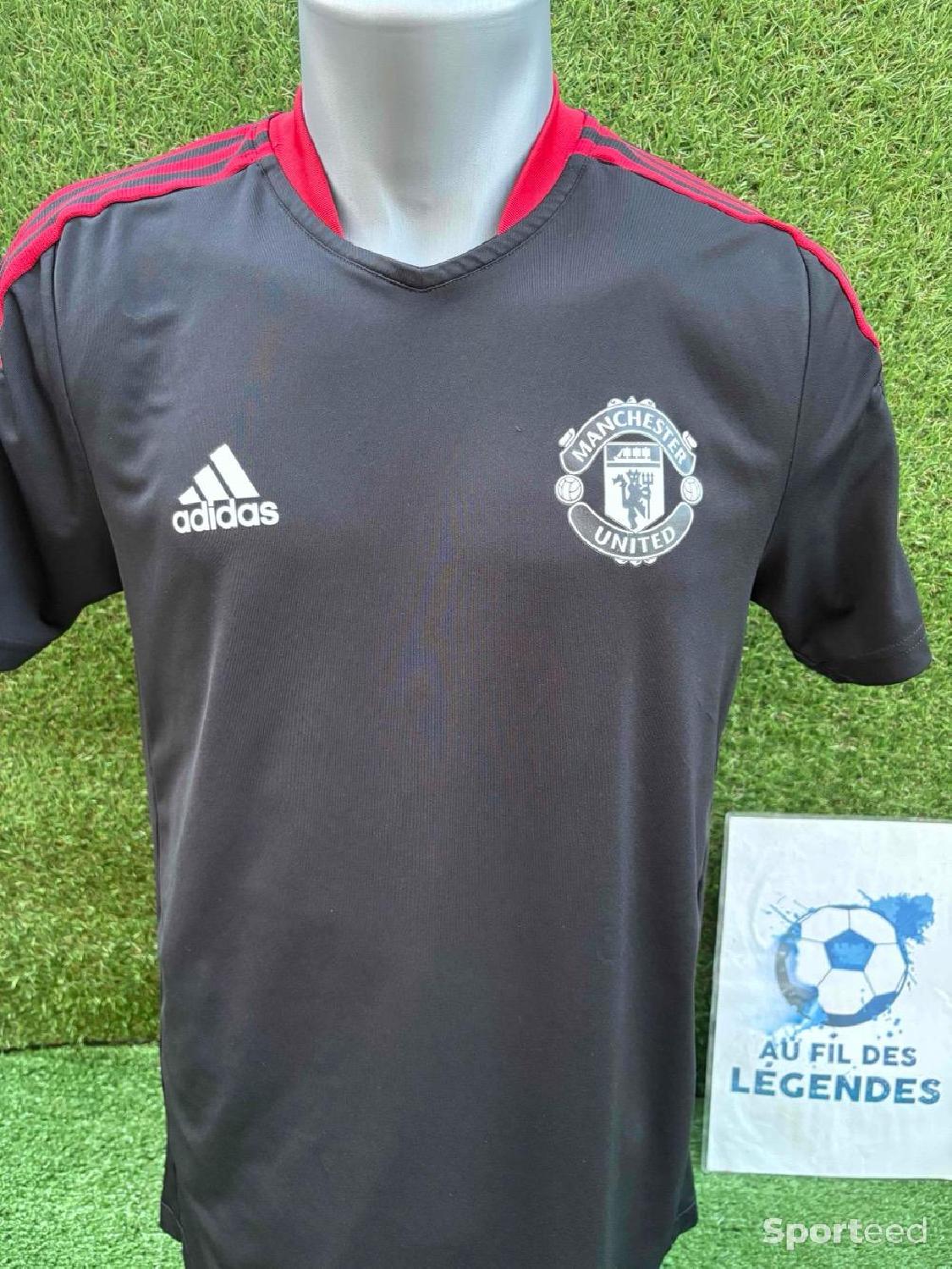 Maillot training Manchester United  Très bon état Adidas reconditionné disponible sur Sporteed