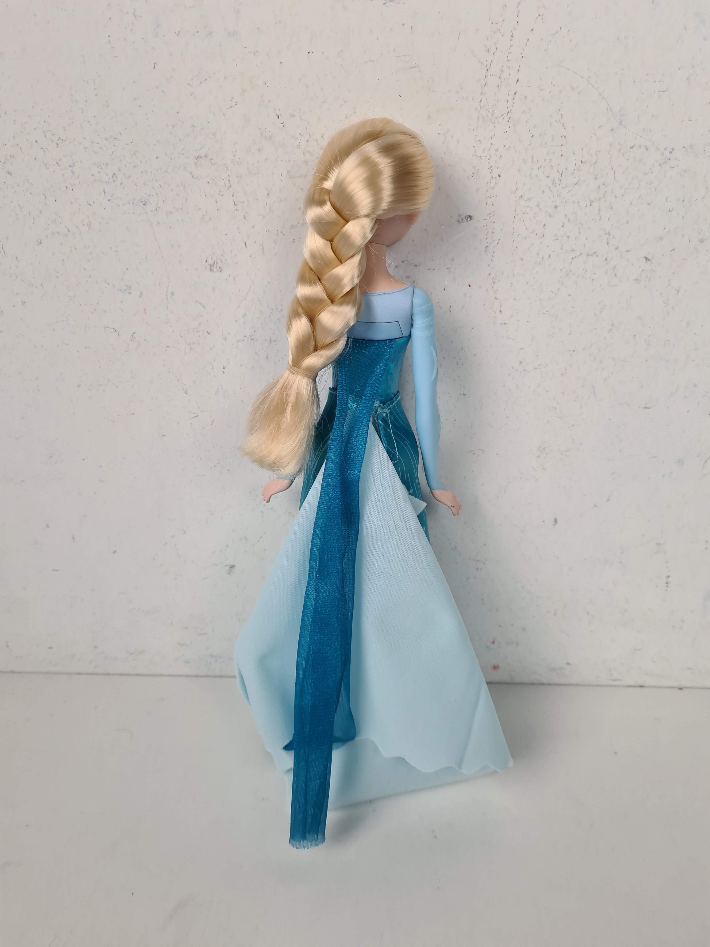 Voir photo 11 de Maison poupée - Château reine des neiges avec accessoires et poupée - 37 cm. Maison poupée - Château reine des neiges avec accessoires et poupée - 37 cm. Bon état reconditionné photo 11
