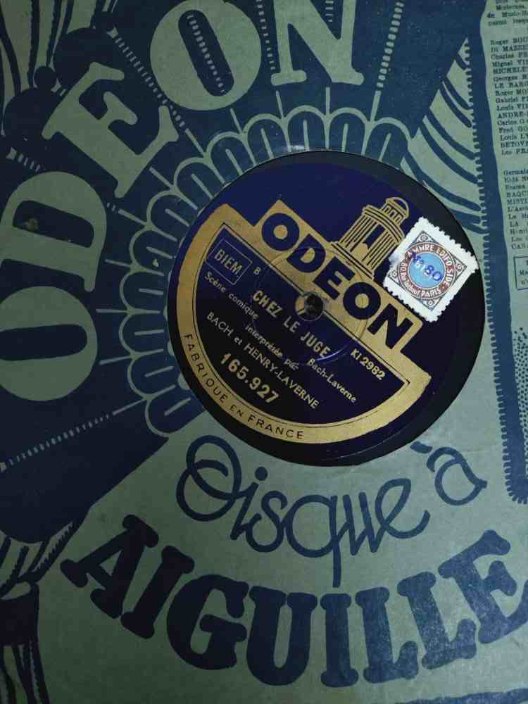 Voir photo 10 de Malette avec lot de 22 vinyles 78 tours ancien, hymne, chant revolutionnaire, valses, musettes, scènes comique, fox trop, rumba, marche de film et chansons française. Malette avec lot de 22 vinyles 78 tours ancien, hymne, chant revolutionnaire, valses, musettes, scènes comique, fox trop, rumba, marche de film et chansons française. reconditionné photo 10