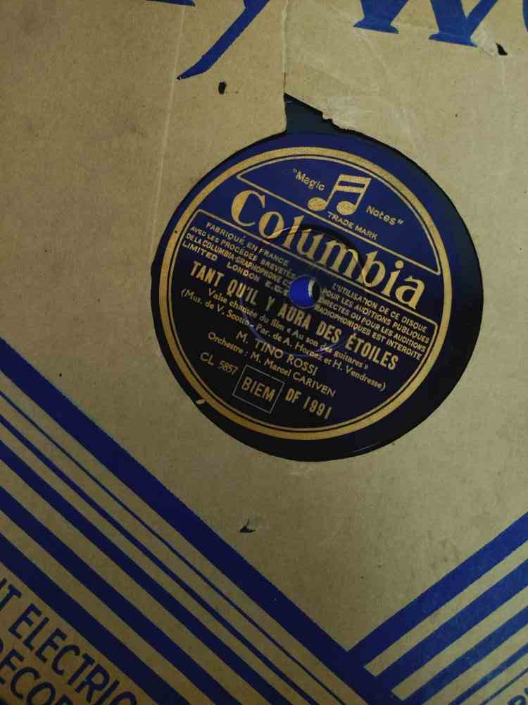 Voir photo 12 de Malette avec lot de 22 vinyles 78 tours ancien, hymne, chant revolutionnaire, valses, musettes, scènes comique, fox trop, rumba, marche de film et chansons française. Malette avec lot de 22 vinyles 78 tours ancien, hymne, chant revolutionnaire, valses, musettes, scènes comique, fox trop, rumba, marche de film et chansons française. reconditionné photo 12