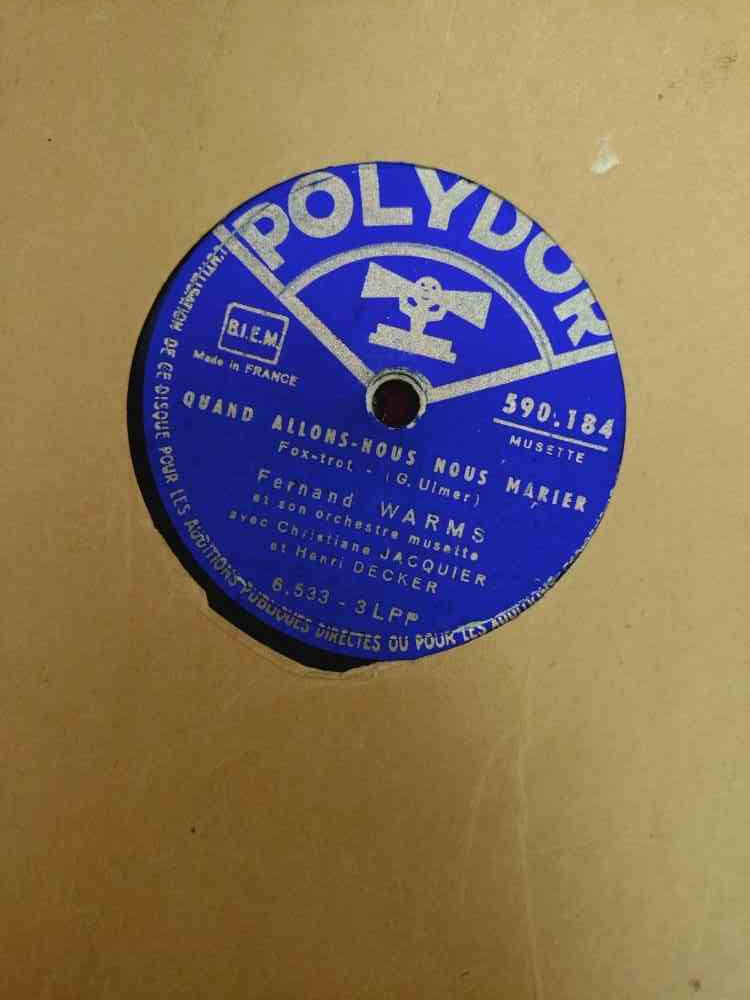 Voir photo 13 de Malette avec lot de 22 vinyles 78 tours ancien, hymne, chant revolutionnaire, valses, musettes, scènes comique, fox trop, rumba, marche de film et chansons française. Malette avec lot de 22 vinyles 78 tours ancien, hymne, chant revolutionnaire, valses, musettes, scènes comique, fox trop, rumba, marche de film et chansons française. reconditionné photo 13