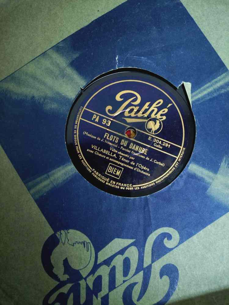 Voir photo 17 de Malette avec lot de 22 vinyles 78 tours ancien, hymne, chant revolutionnaire, valses, musettes, scènes comique, fox trop, rumba, marche de film et chansons française. Malette avec lot de 22 vinyles 78 tours ancien, hymne, chant revolutionnaire, valses, musettes, scènes comique, fox trop, rumba, marche de film et chansons française. reconditionné photo 17