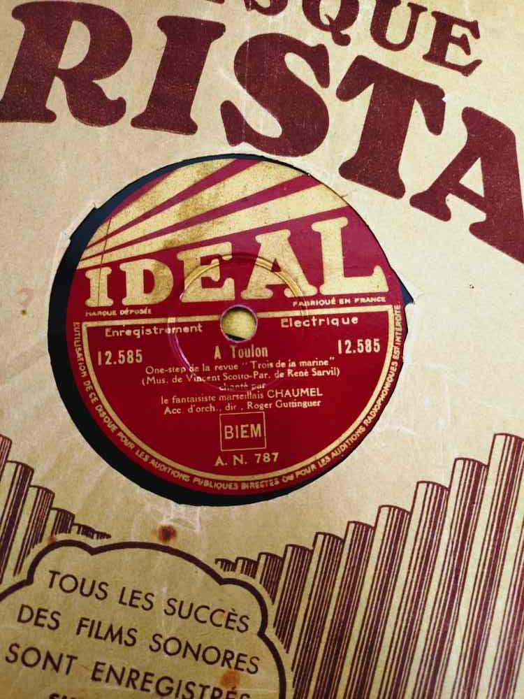 Voir photo 21 de Malette avec lot de 22 vinyles 78 tours ancien, hymne, chant revolutionnaire, valses, musettes, scènes comique, fox trop, rumba, marche de film et chansons française. Malette avec lot de 22 vinyles 78 tours ancien, hymne, chant revolutionnaire, valses, musettes, scènes comique, fox trop, rumba, marche de film et chansons française. reconditionné photo 21