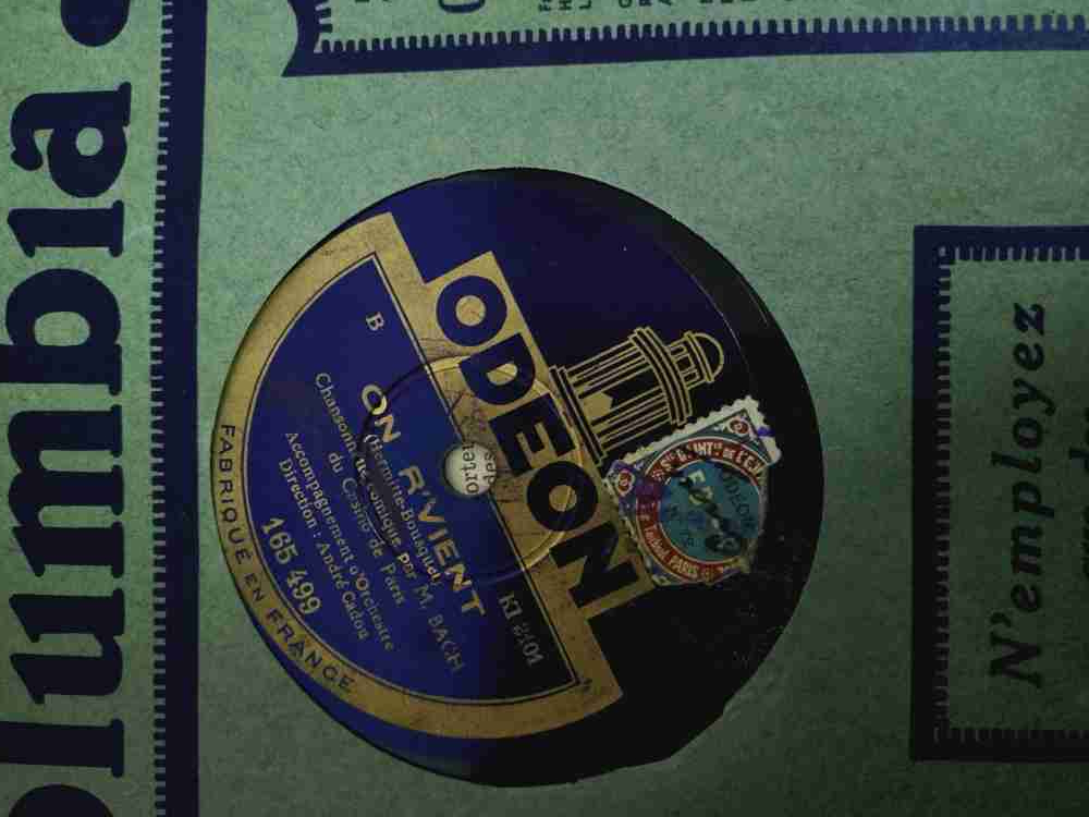Voir photo 23 de Malette avec lot de 22 vinyles 78 tours ancien, hymne, chant revolutionnaire, valses, musettes, scènes comique, fox trop, rumba, marche de film et chansons française. Malette avec lot de 22 vinyles 78 tours ancien, hymne, chant revolutionnaire, valses, musettes, scènes comique, fox trop, rumba, marche de film et chansons française. reconditionné photo 23