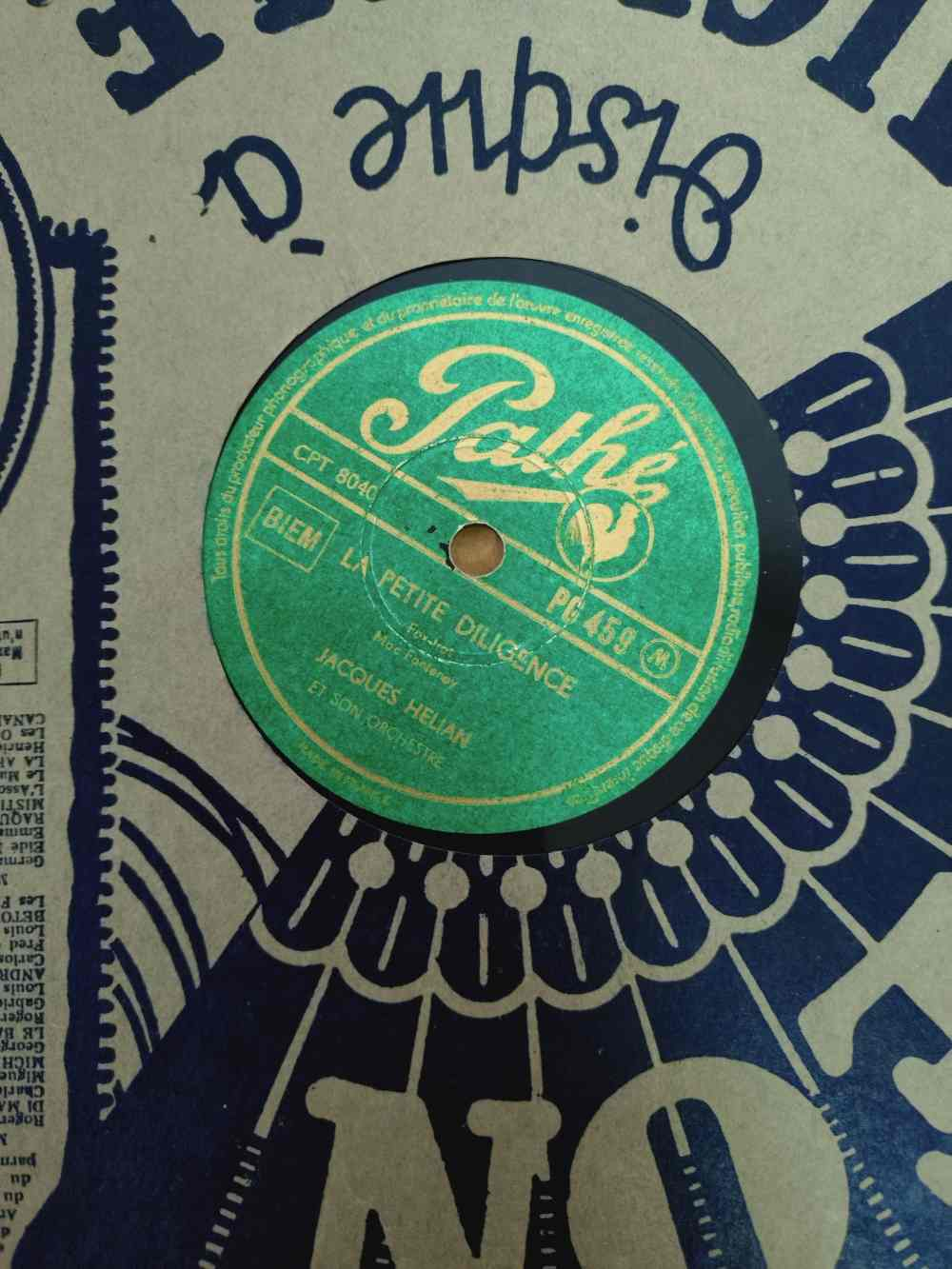 Voir photo 4 de Malette avec lot de 22 vinyles 78 tours ancien, hymne, chant revolutionnaire, valses, musettes, scènes comique, fox trop, rumba, marche de film et chansons française. Malette avec lot de 22 vinyles 78 tours ancien, hymne, chant revolutionnaire, valses, musettes, scènes comique, fox trop, rumba, marche de film et chansons française. reconditionné photo 4