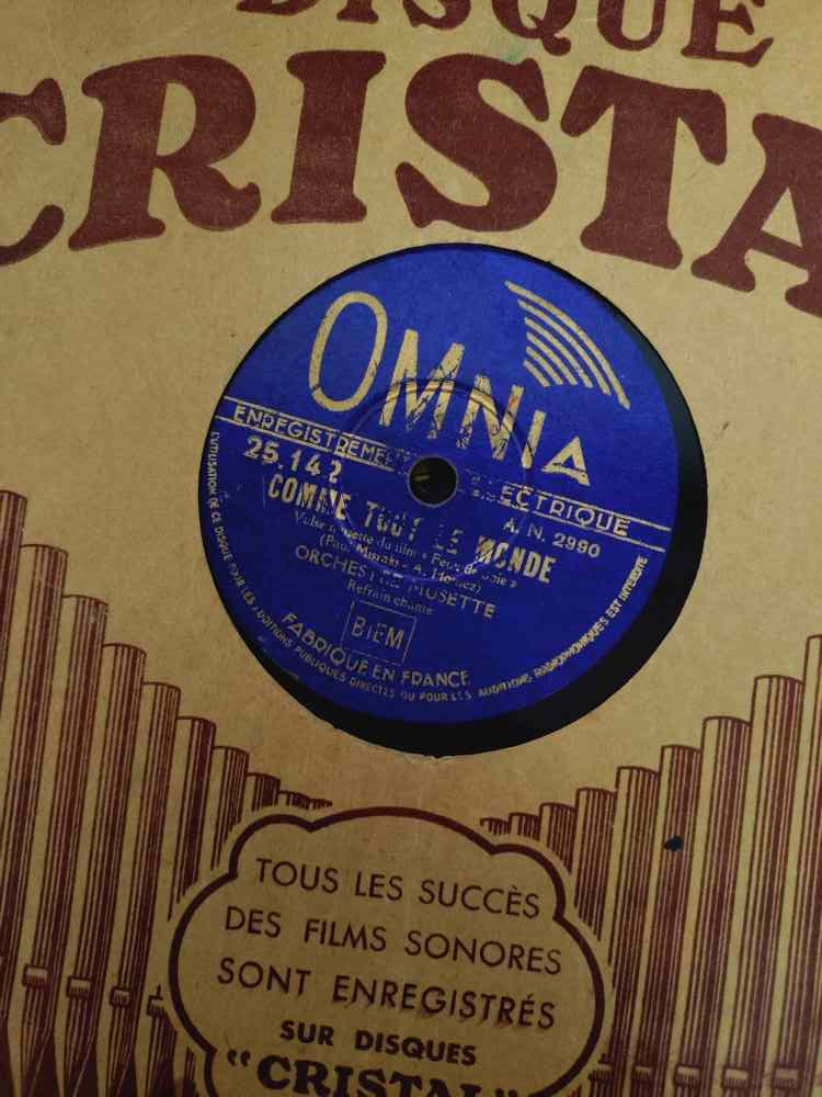 Voir photo 9 de Malette avec lot de 22 vinyles 78 tours ancien, hymne, chant revolutionnaire, valses, musettes, scènes comique, fox trop, rumba, marche de film et chansons française. Malette avec lot de 22 vinyles 78 tours ancien, hymne, chant revolutionnaire, valses, musettes, scènes comique, fox trop, rumba, marche de film et chansons française. reconditionné photo 9