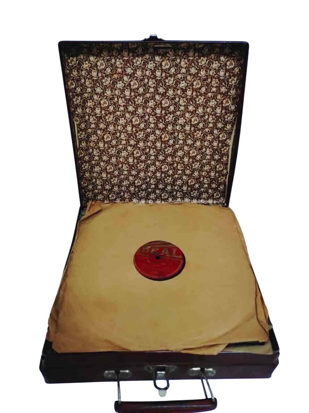 Malette avec lot de 22 vinyles 78 tours ancien, hymne, chant revolutionnaire, valses, musettes, scènes comique, fox trop, rumba, marche de film et chansons française. - 88,00 € Malette avec lot de 22 vinyles 78 tours ancien, hymne, chant revolutionnaire, valses, musettes, scènes comique, fox trop, rumba, marche de film et chansons française. reconditionné disponible sur Label Emmaüs