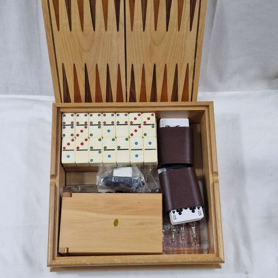 Voir photo 10 de Malette de jeux complète Malette de jeux complète Bon état reconditionné photo 10