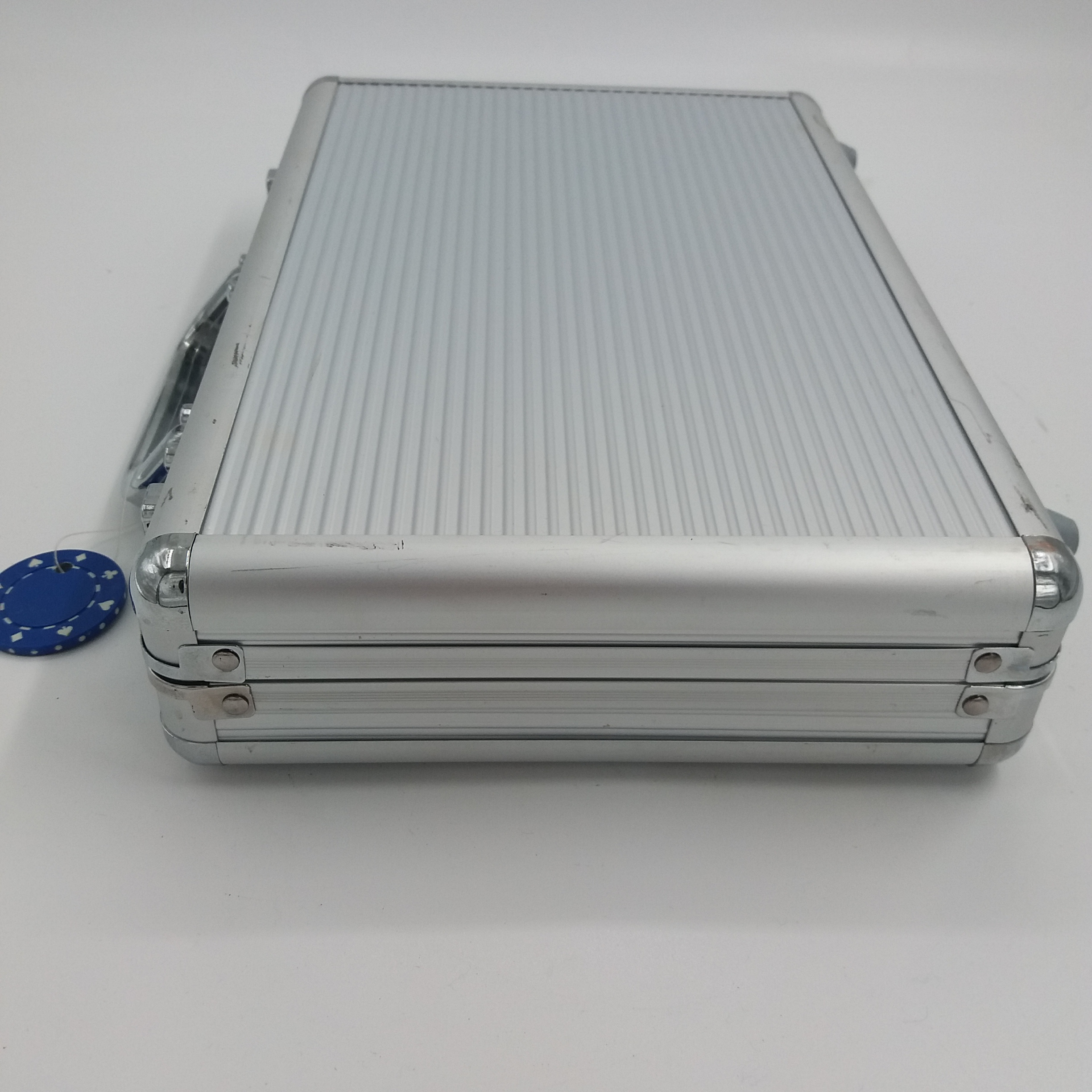 Voir photo 4 de Malette de poker. Coffret aluminium. Fermeture à clé. Neuf. Malette de poker. Coffret aluminium. Fermeture à clé. Neuf. Parfait état reconditionné photo 4