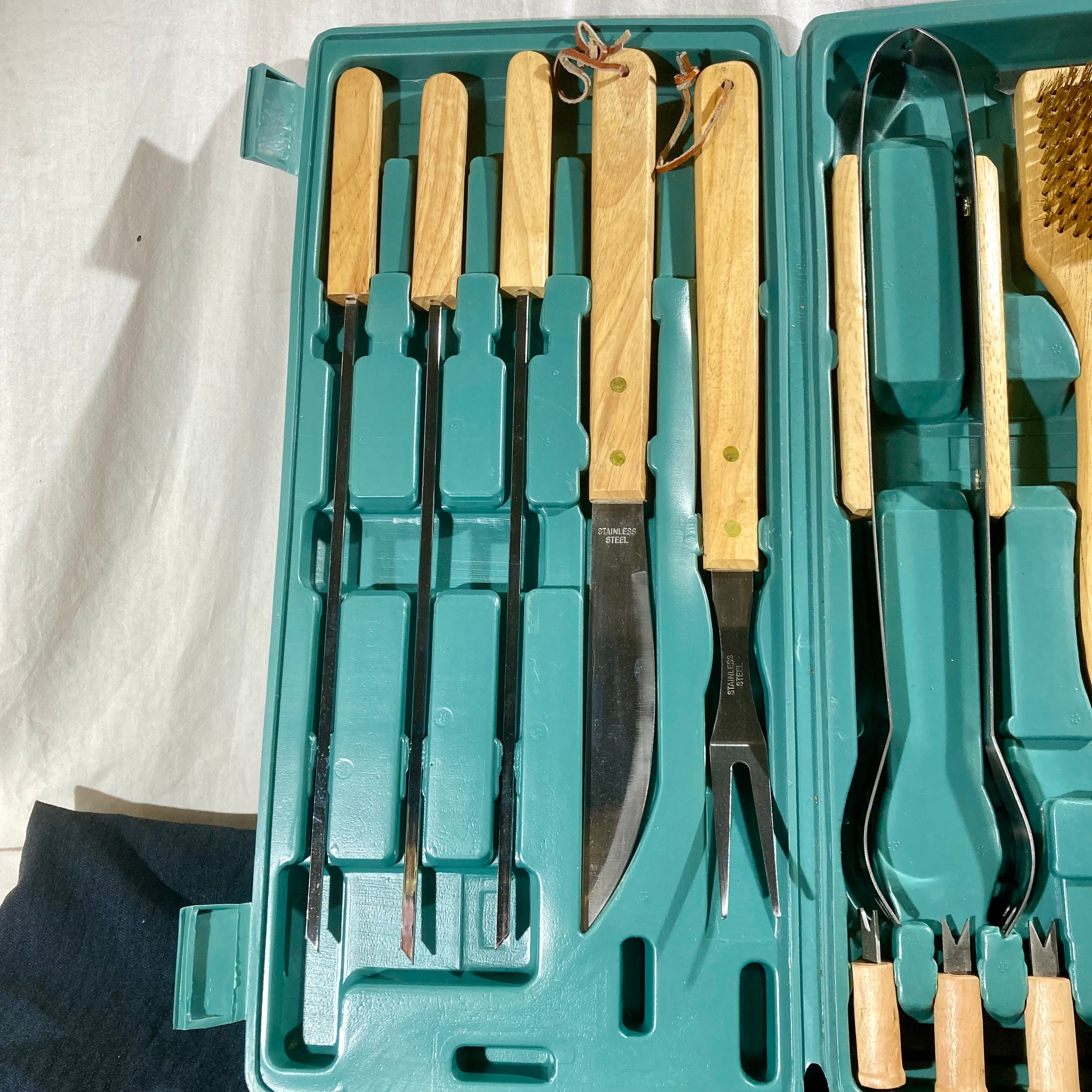 Voir photo 4 de Mallette complète d'ustensiles de Barbecue (12 pièces) – Inox et Bois Mallette complète d'ustensiles de Barbecue (12 pièces) – Inox et Bois Très bon état reconditionné photo 4