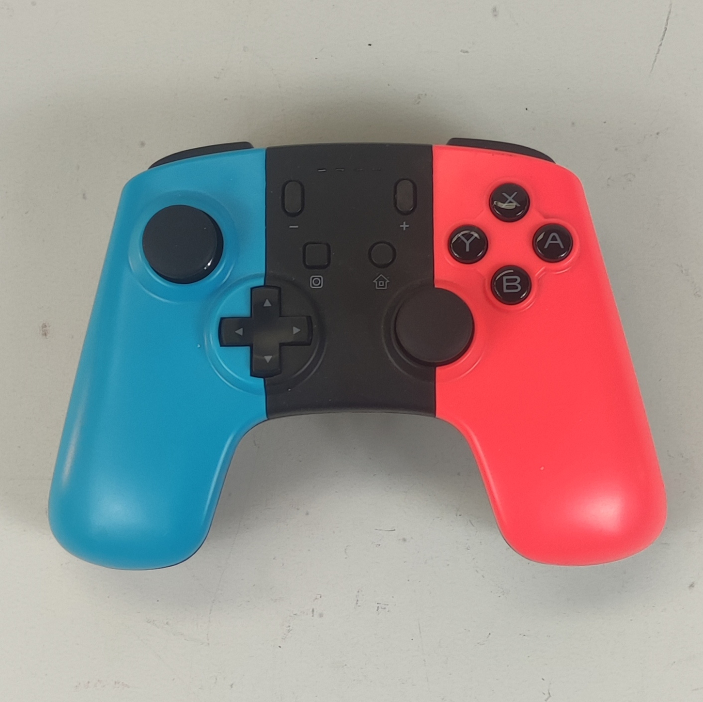 Manette sans-fil pour Switch et PC par Gaaqii Très bon état - 15,00 € Manette sans-fil pour Switch et PC par Gaaqii Très bon état reconditionné disponible sur Label Emmaüs