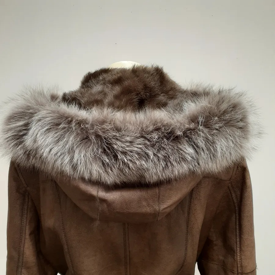 Voir photo 3 de Manteau à capuche en cuir véritable doublé de fourrure Manteau à capuche en cuir véritable doublé de fourrure Parfait état reconditionné photo 3