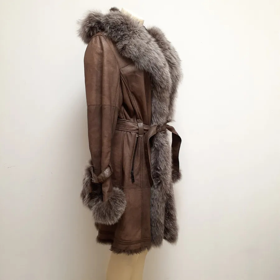 Voir photo 4 de Manteau à capuche en cuir véritable doublé de fourrure Manteau à capuche en cuir véritable doublé de fourrure Parfait état reconditionné photo 4