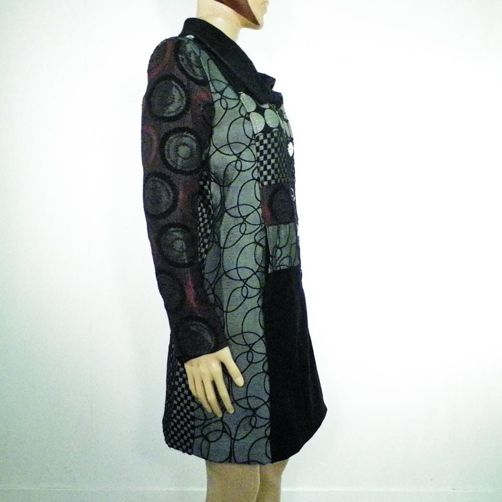 Voir photo 2 de Manteau Femme A Motifs Noir Taille Estimée S Manteau Femme A Motifs Noir Taille Estimée S Bon état reconditionné photo 2
