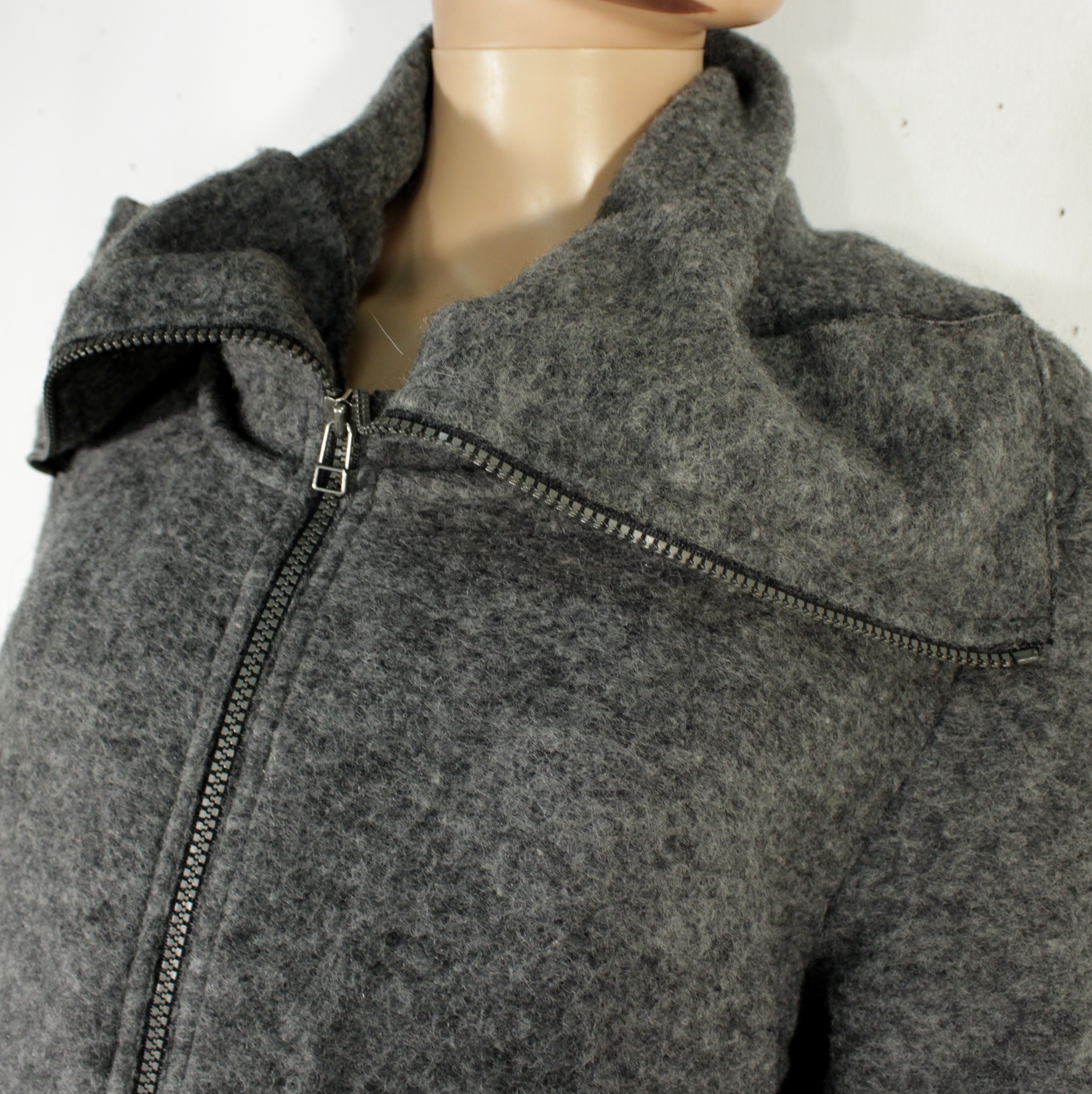 Voir photo 2 de Manteau Femme Gris BELLOCOTON Taille 3 Manteau Femme Gris BELLOCOTON Taille 3 Bon état reconditionné photo 2
