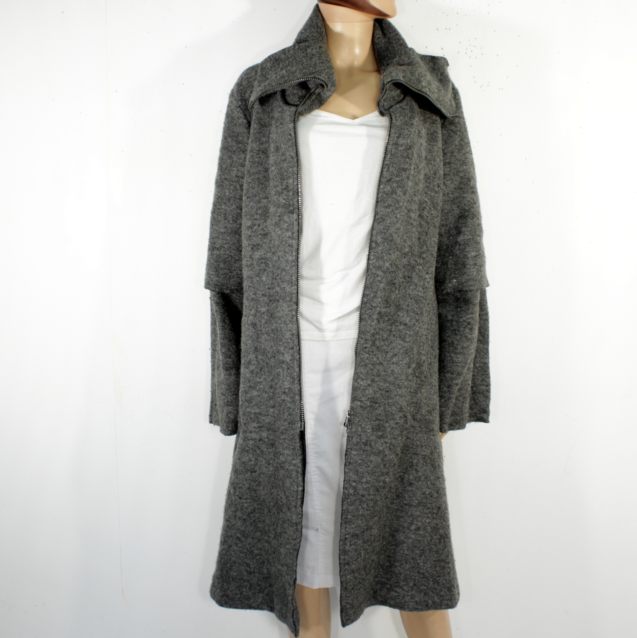 Voir photo 5 de Manteau Femme Gris BELLOCOTON Taille 3 Manteau Femme Gris BELLOCOTON Taille 3 Bon état reconditionné photo 5