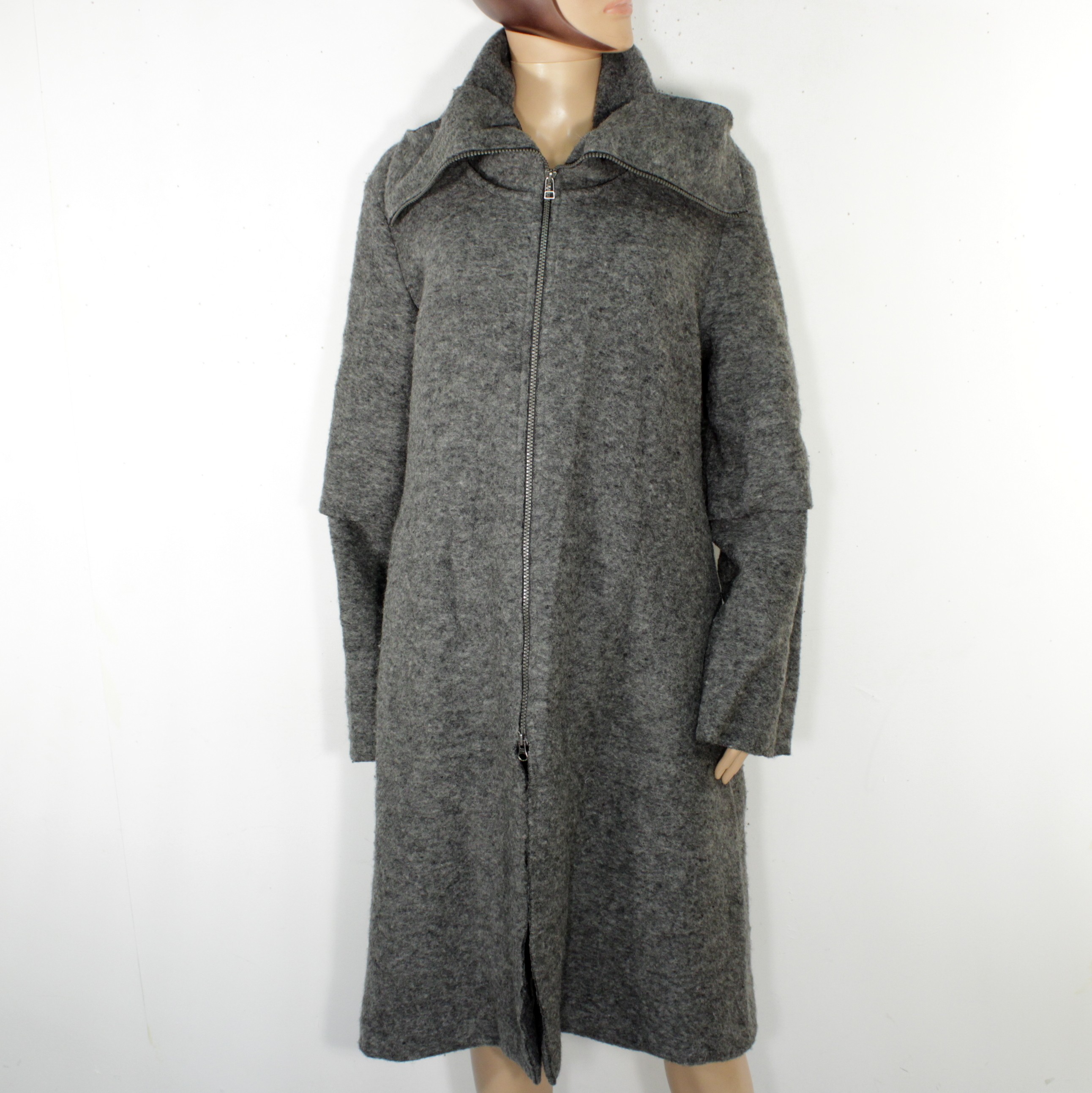 Manteau Femme Gris BELLOCOTON Taille 3 Bon état - 25,00 € Manteau Femme Gris BELLOCOTON Taille 3 Bon état reconditionné disponible sur Label Emmaüs