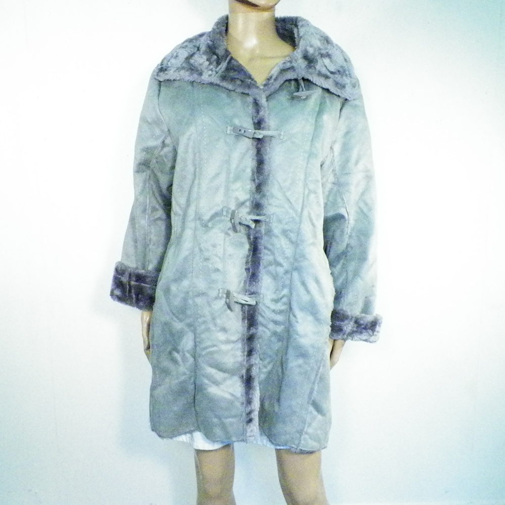 Manteau Femme Gris GABRIELLA VICENZA T 42/44. Bon état - 25,00 € Manteau Femme Gris GABRIELLA VICENZA T 42/44. Bon état reconditionné disponible sur Label Emmaüs