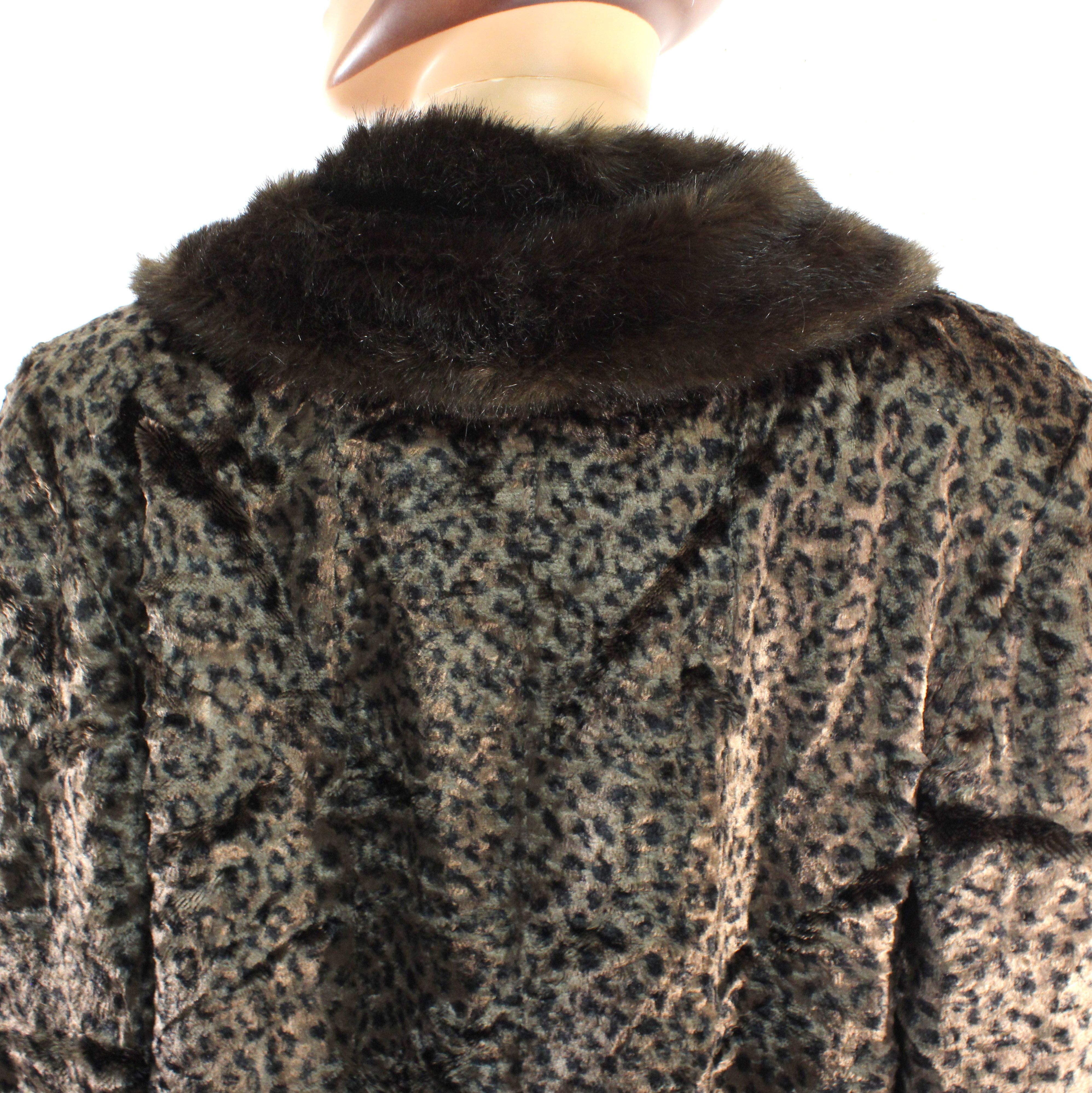 Voir photo 6 de Manteau Femme Mi-Long Marron Léopard En Fourrure Synthétique Taille Estimée XXL Manteau Femme Mi-Long Marron Léopard En Fourrure Synthétique Taille Estimée XXL Bon état reconditionné photo 6