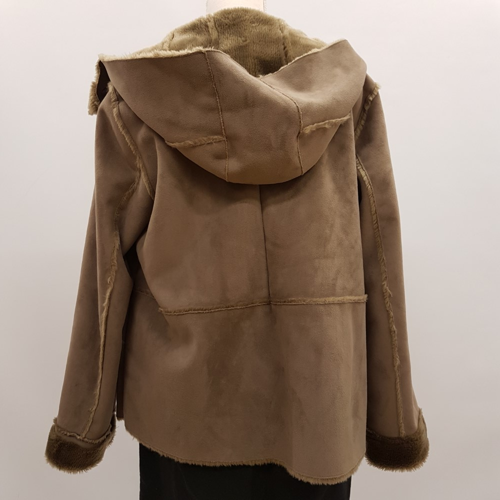 Voir photo 3 de Manteau gris beige imitation peau - AUTRE TON - taille 2 Manteau gris beige imitation peau - AUTRE TON - taille 2 Très bon état reconditionné photo 3
