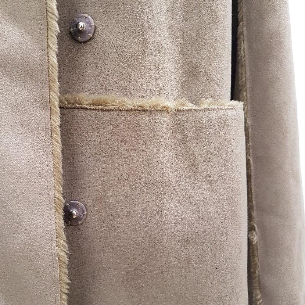 Voir photo 6 de Manteau gris beige imitation peau - AUTRE TON - taille 2 Manteau gris beige imitation peau - AUTRE TON - taille 2 Très bon état reconditionné photo 6