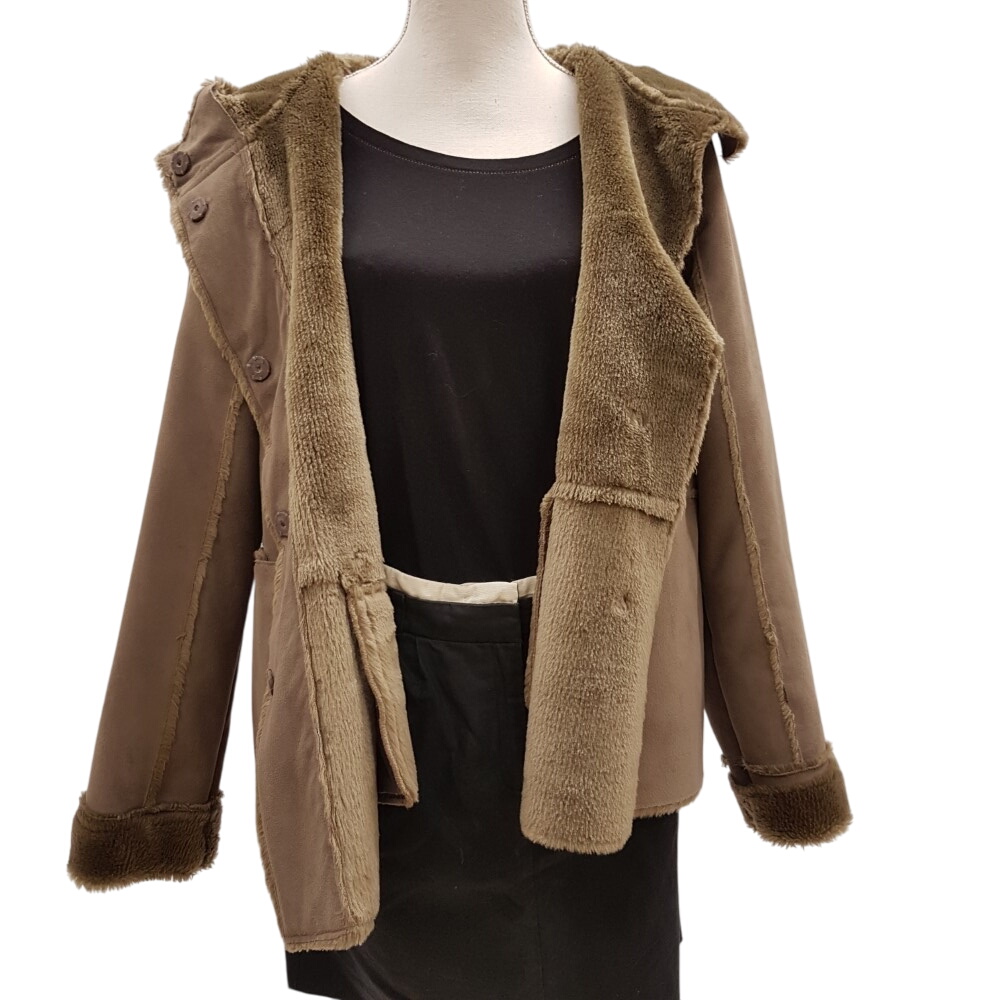 Acheter Manteau gris beige imitation peau - AUTRE TON - taille 2 Très bon état - 11,50 € Manteau gris beige imitation peau - AUTRE TON - taille 2 Très bon état reconditionné disponible sur Label Emmaüs