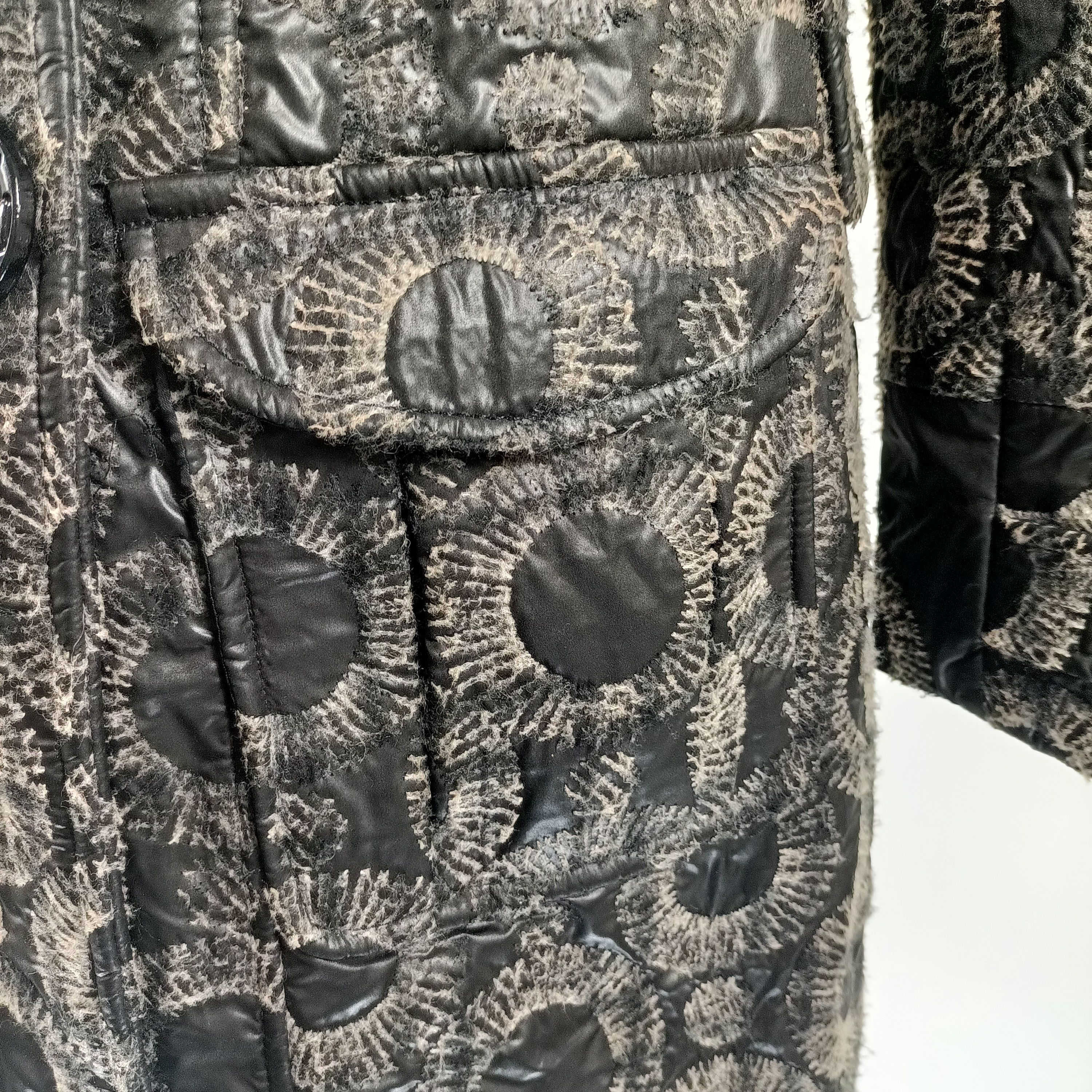 Voir photo 11 de Manteau long femme L Yoor Mino noir gris imprimé graphique ceinturé chaud élégance hiver Manteau long femme L Yoor Mino noir gris imprimé graphique ceinturé chaud élégance hiver Très bon état reconditionné photo 11