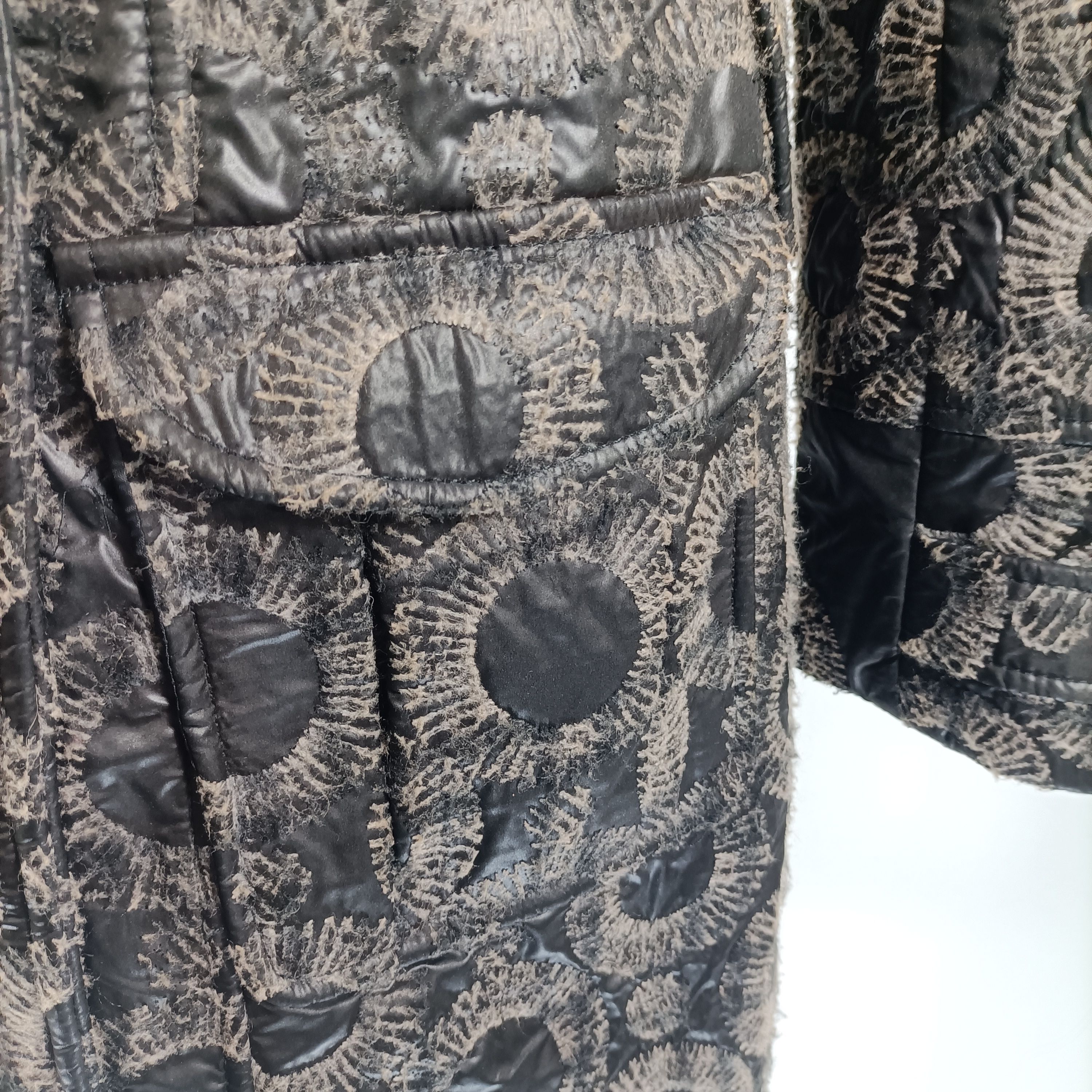 Voir photo 8 de Manteau long femme L Yoor Mino noir gris imprimé graphique ceinturé chaud élégance hiver Manteau long femme L Yoor Mino noir gris imprimé graphique ceinturé chaud élégance hiver Très bon état reconditionné photo 8